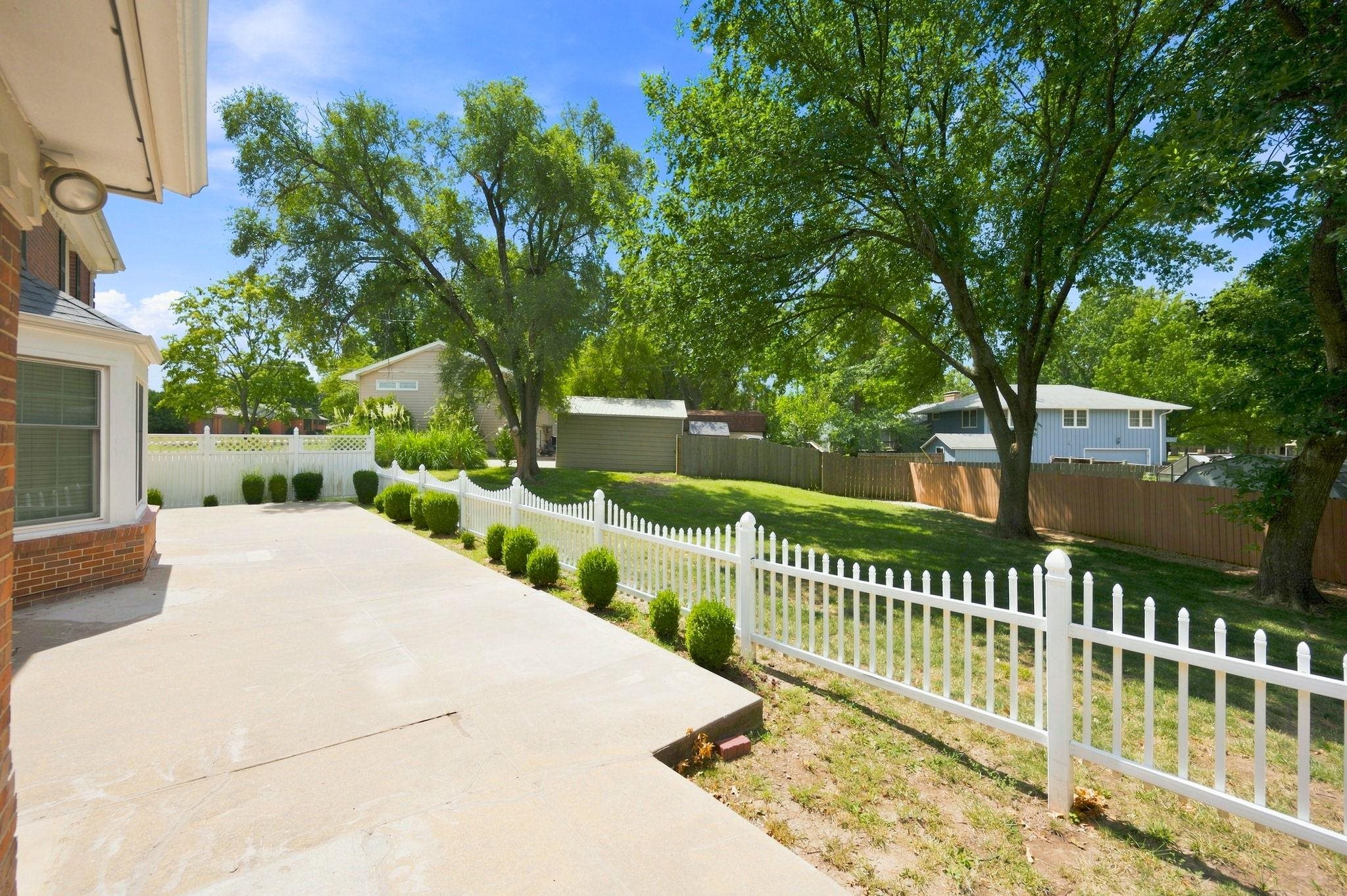 1861 Chelsea Dr Property Photo 35