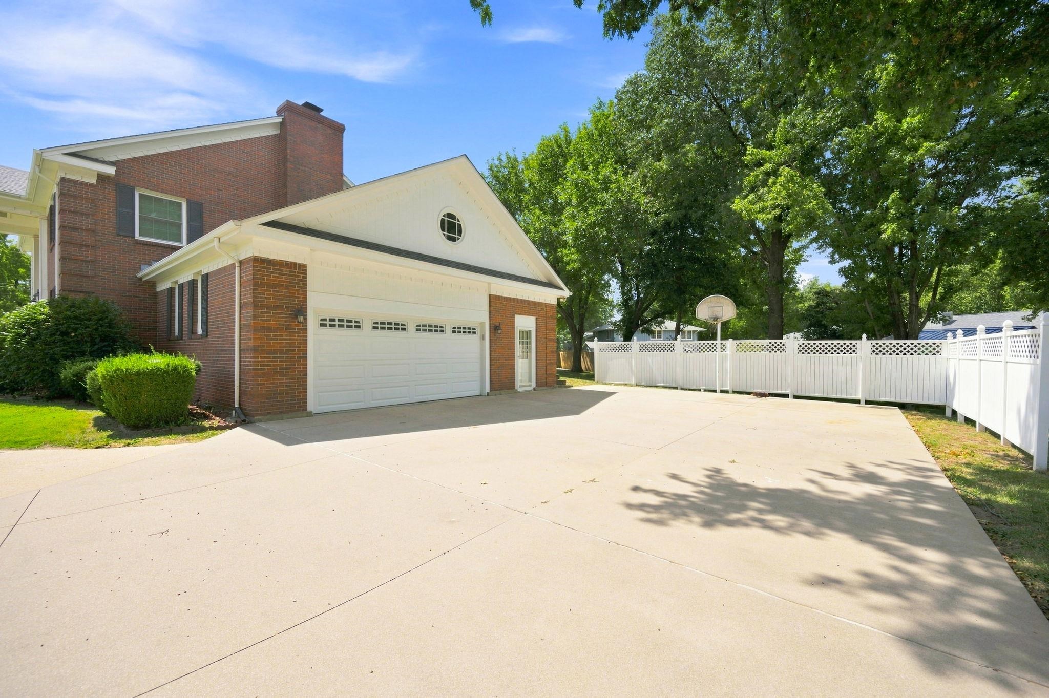 1861 Chelsea Dr Property Photo 36
