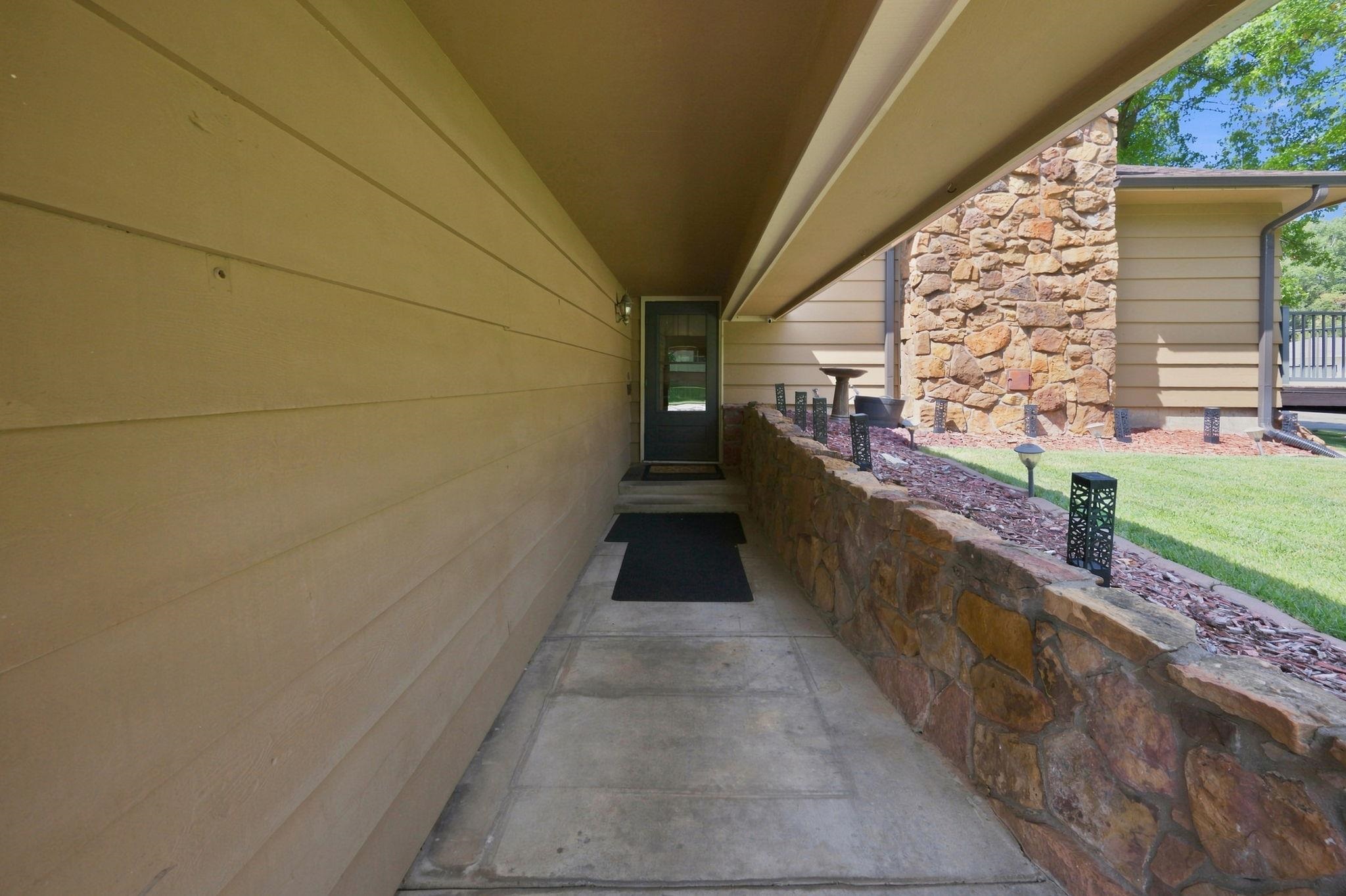 1616 N Westfield Ave Property Photo 4