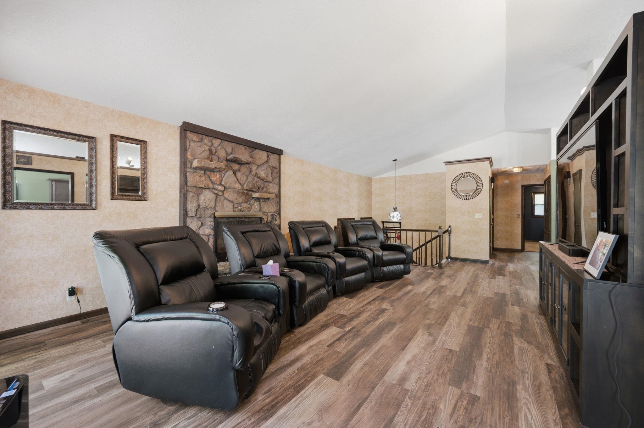 1616 N Westfield Ave Property Photo 6