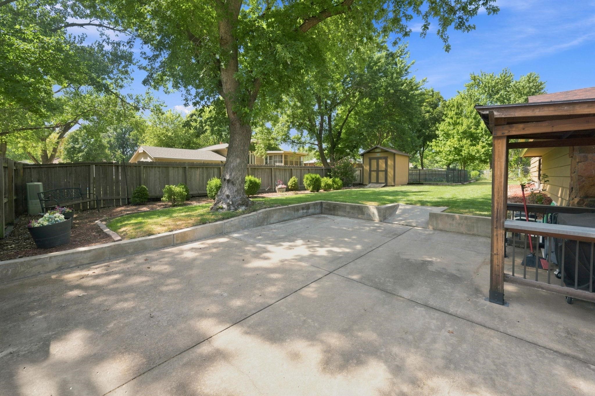 1616 N Westfield Ave Property Photo 30