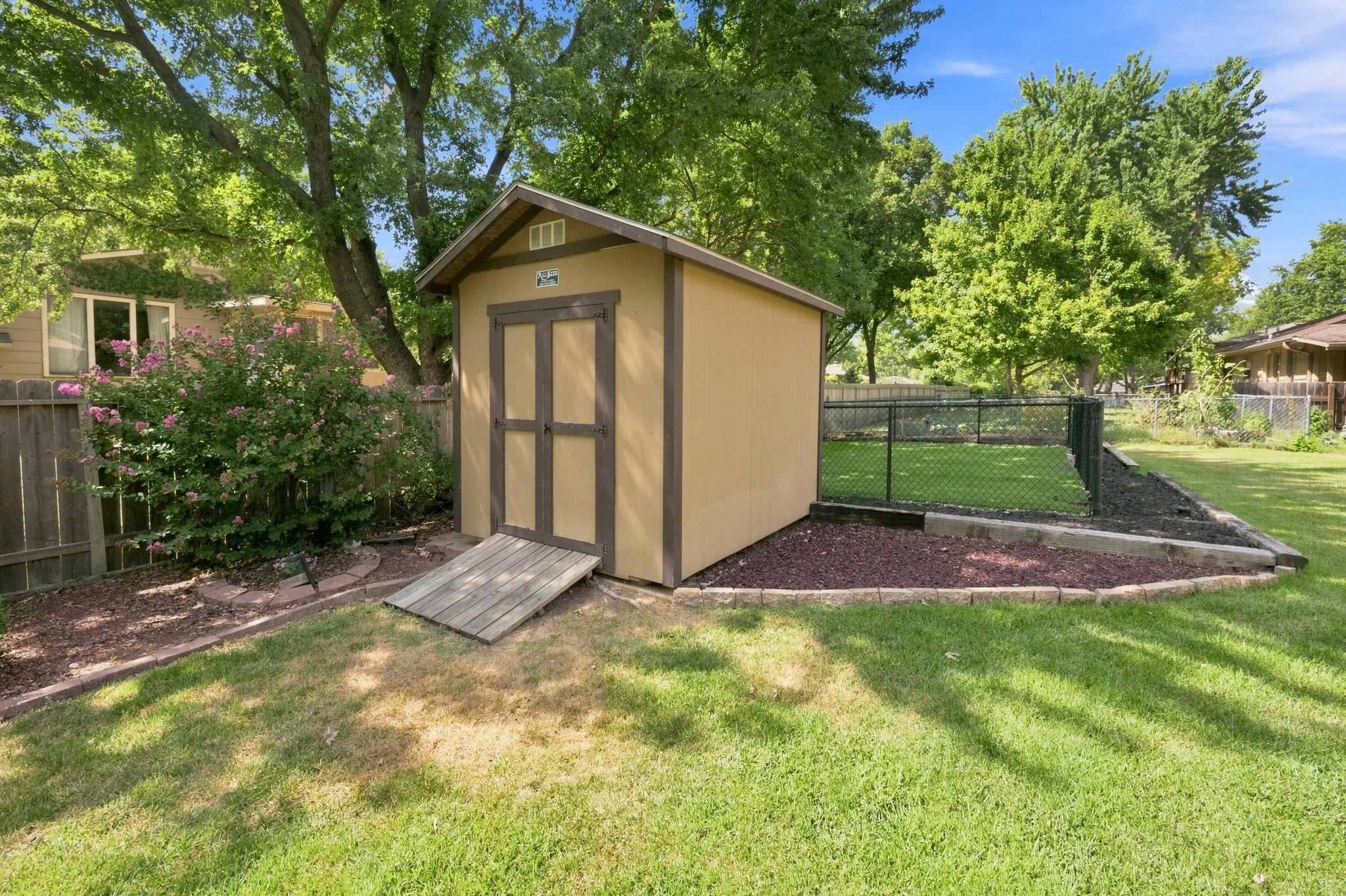 1616 N Westfield Ave Property Photo 33