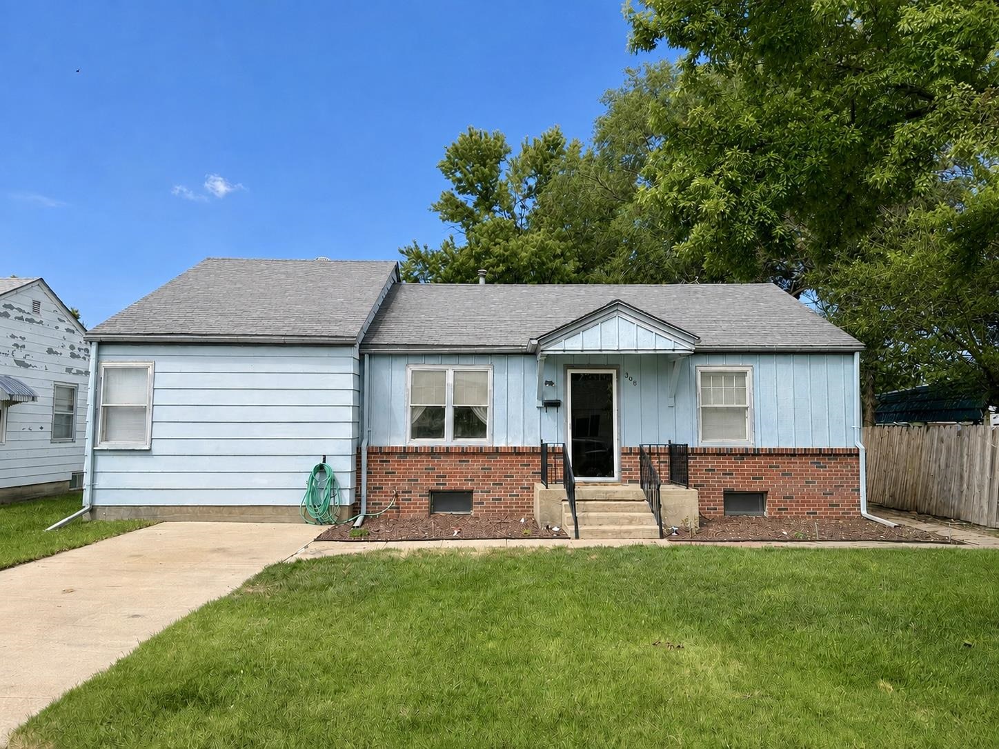 308 Pembroke Ln. Property Photo 1