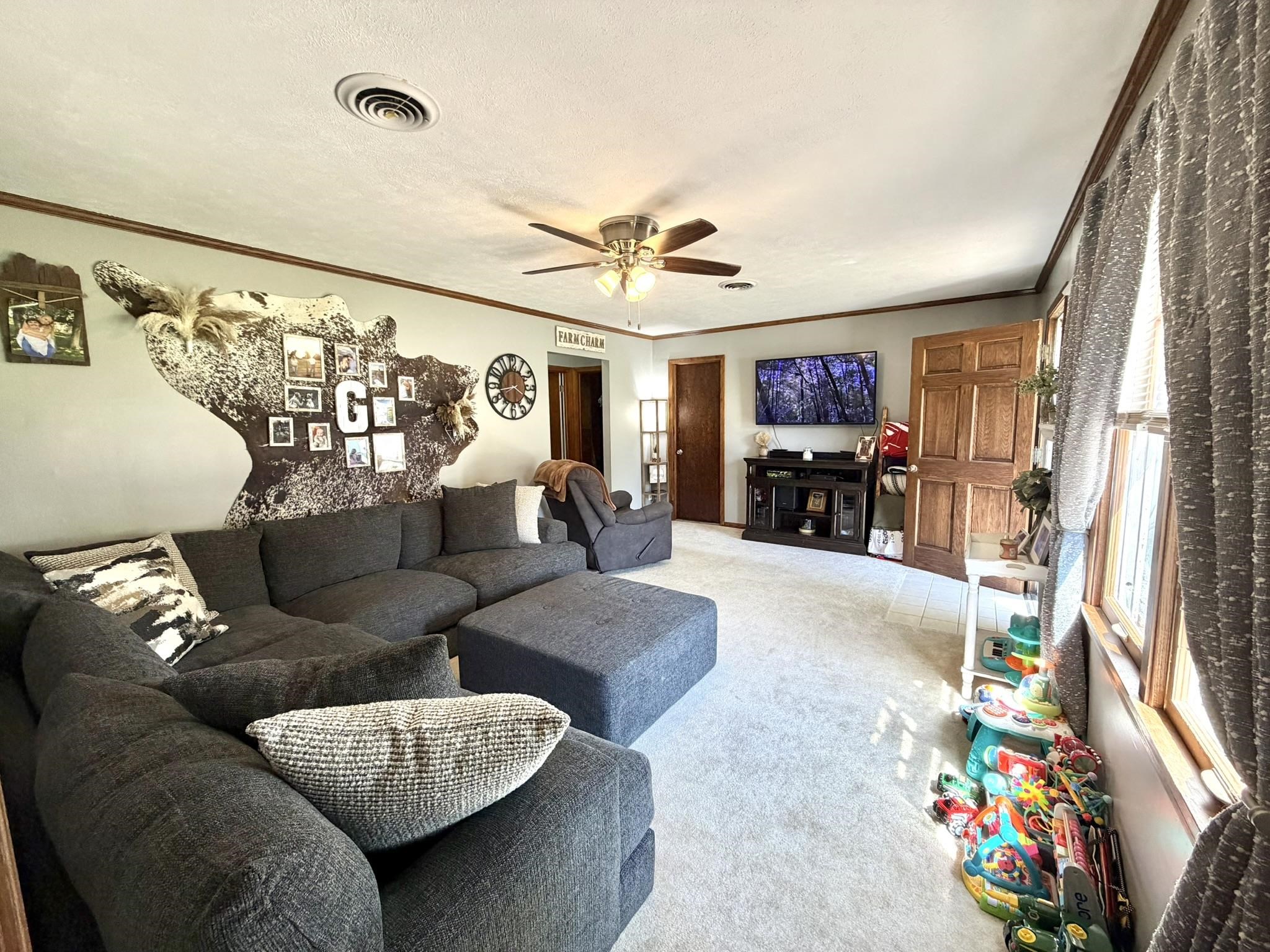 308 Pembroke Ln. Property Photo 3