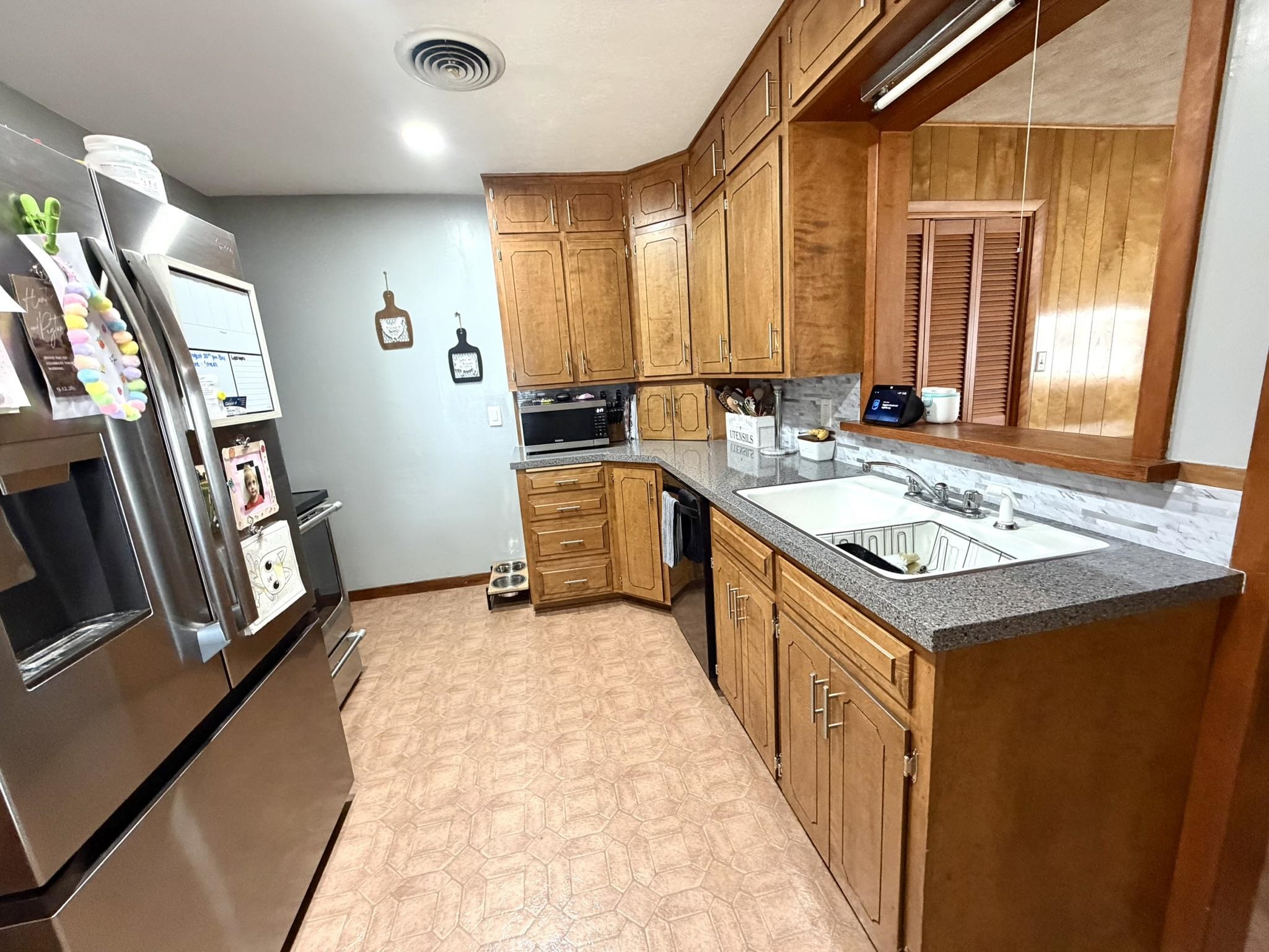 308 Pembroke Ln. Property Photo 6