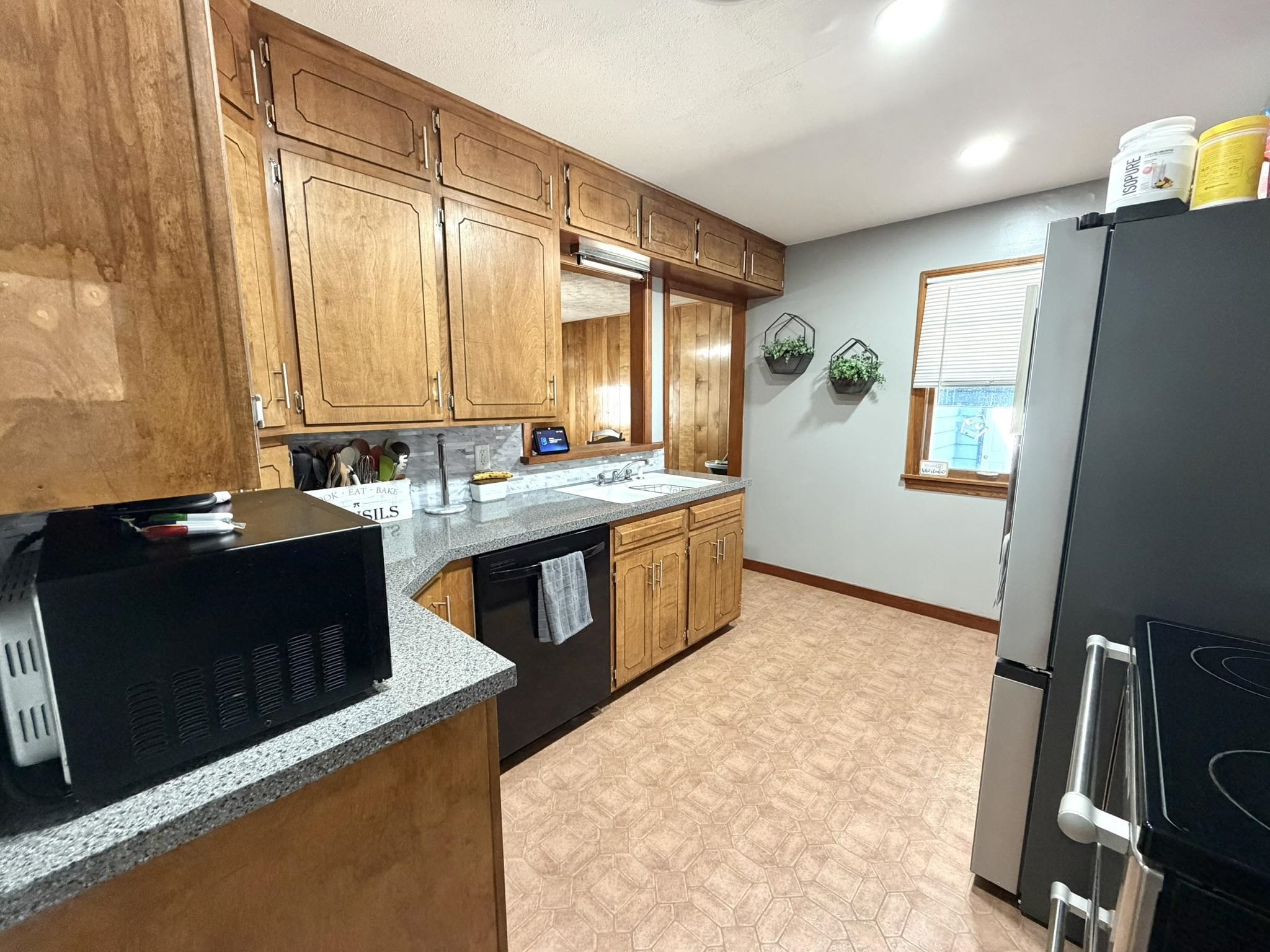 308 Pembroke Ln. Property Photo 7