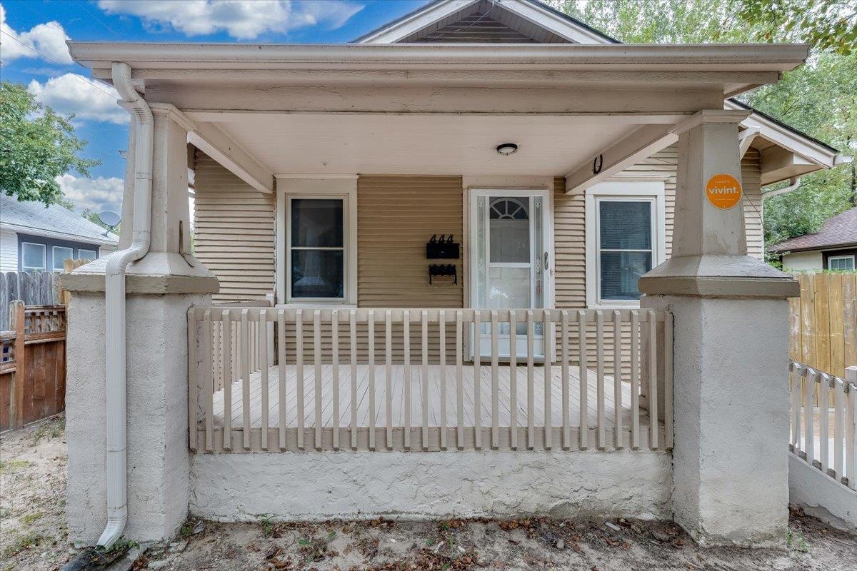 444 N Edwards Property Photo 1