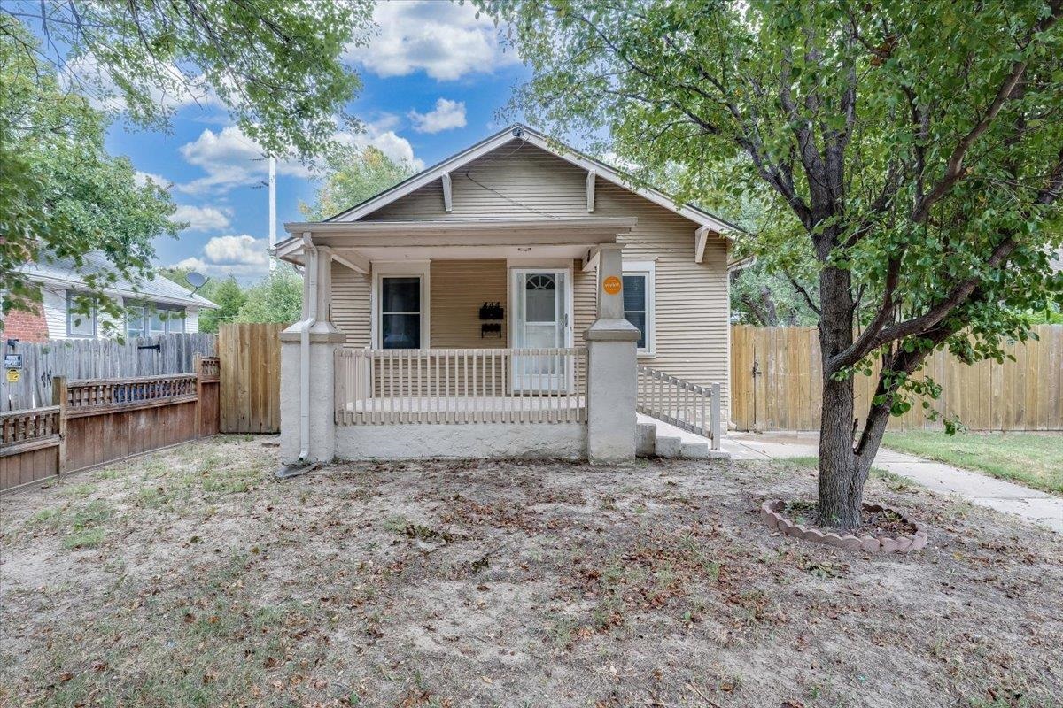 444 N Edwards Property Photo 2