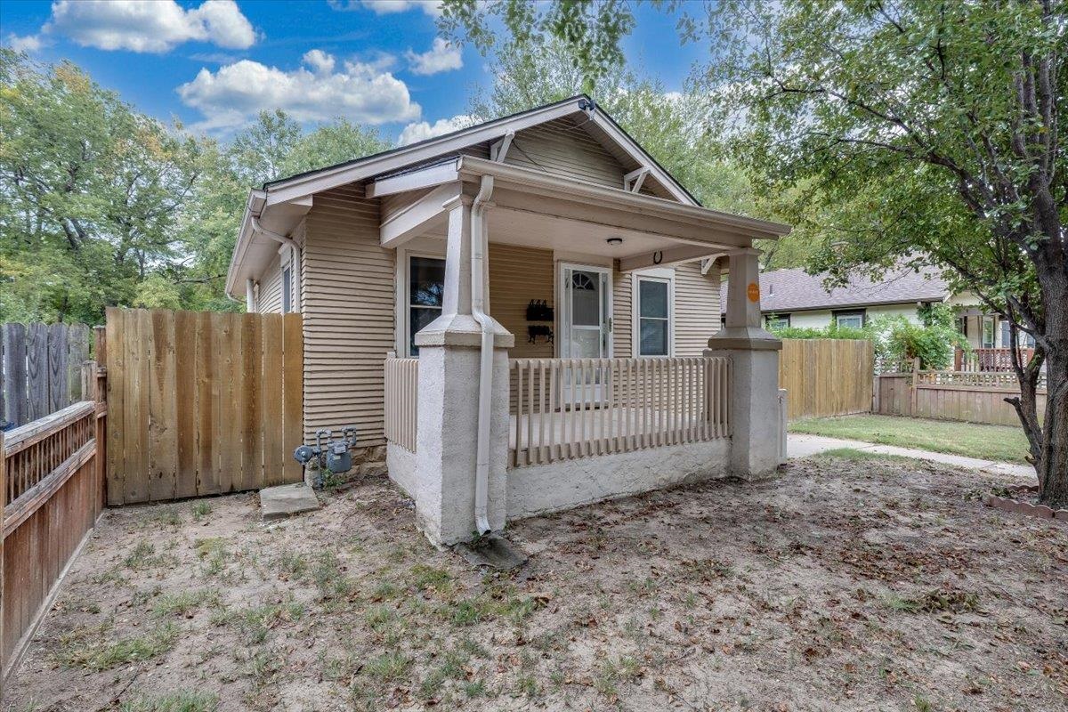 444 N Edwards Property Photo 3