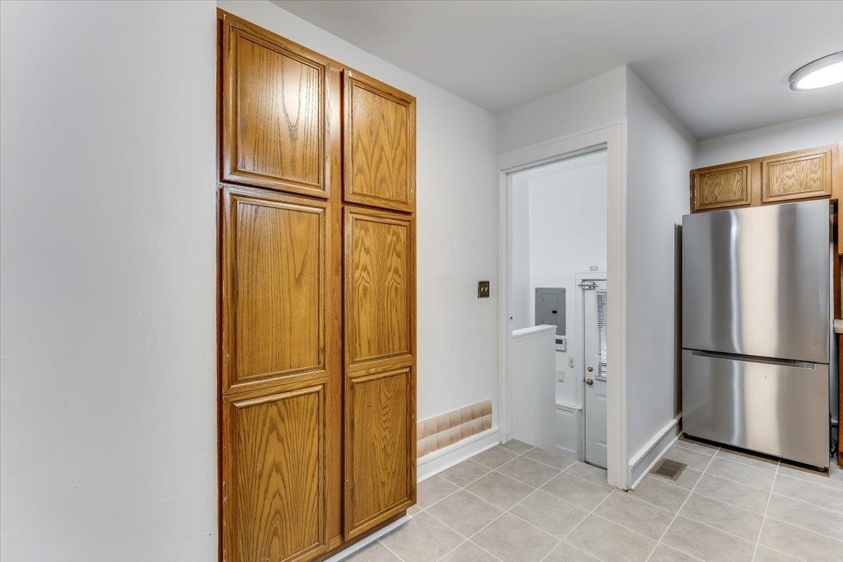 444 N Edwards Property Photo 9