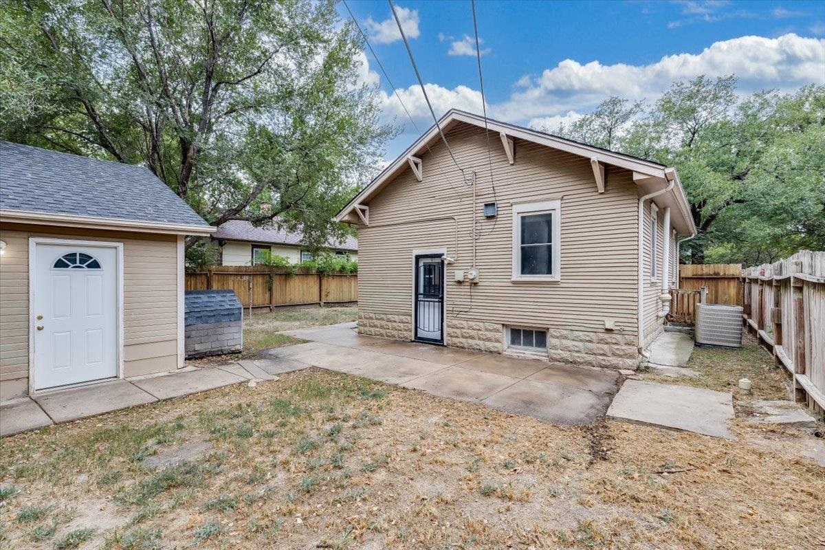444 N Edwards Property Photo 28