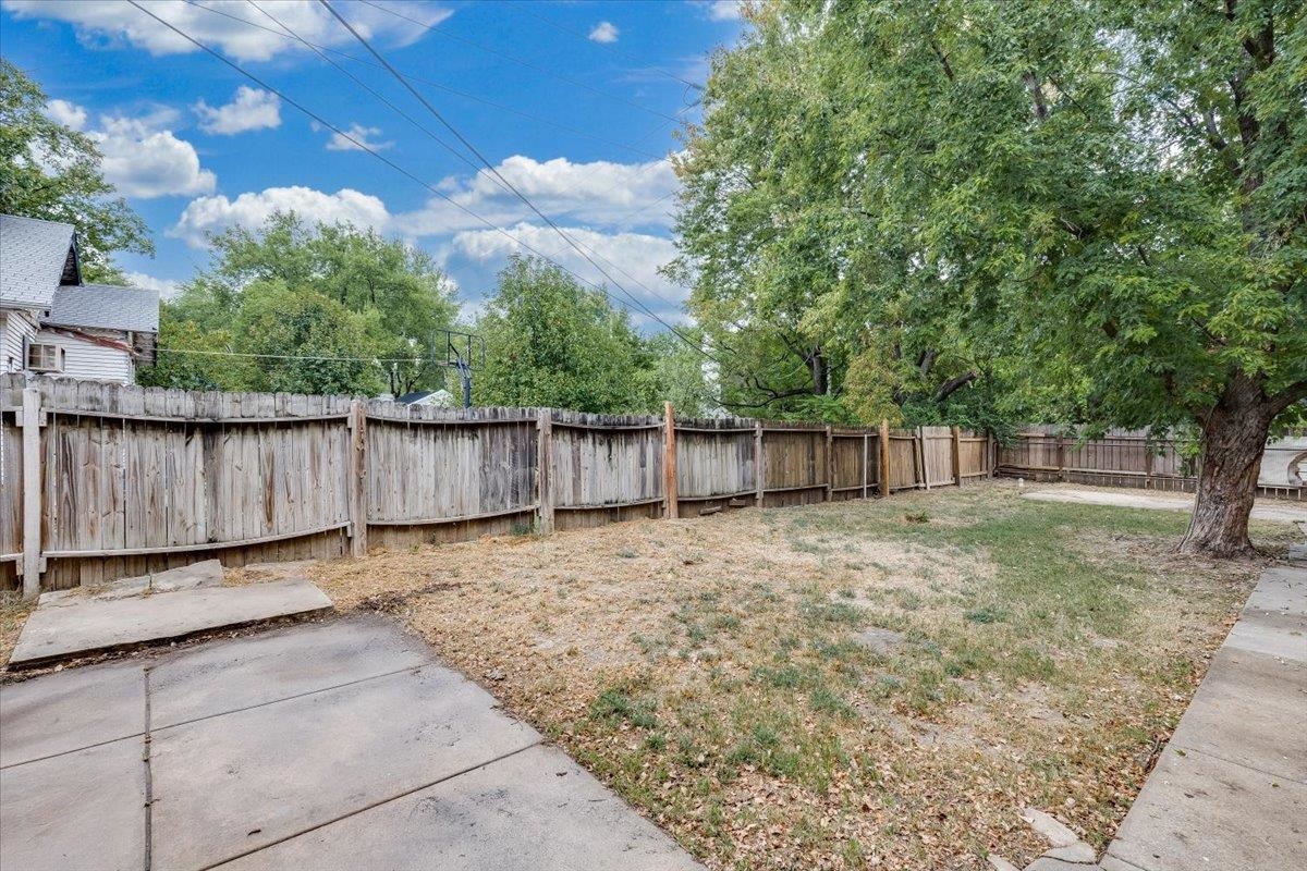 444 N Edwards Property Photo 29