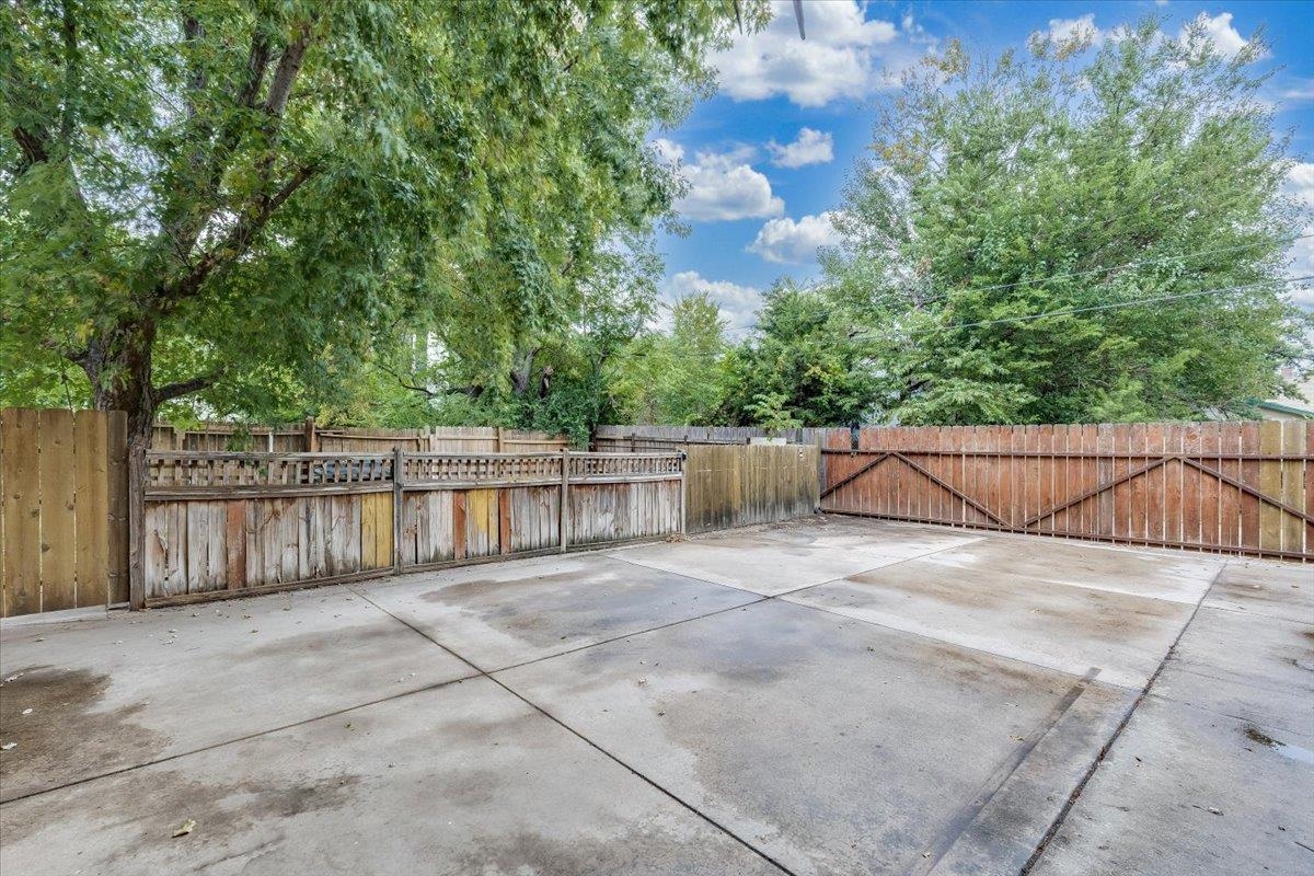 444 N Edwards Property Photo 33