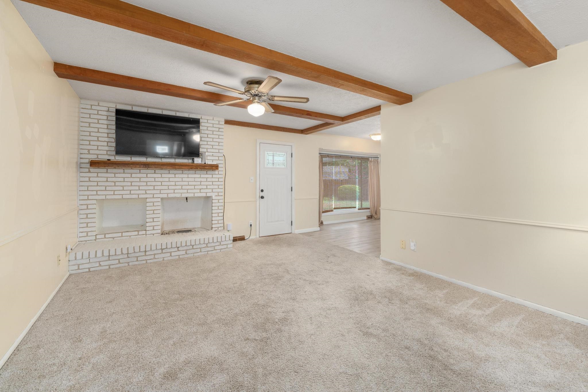 21 Fleetwood Dr Property Photo 6