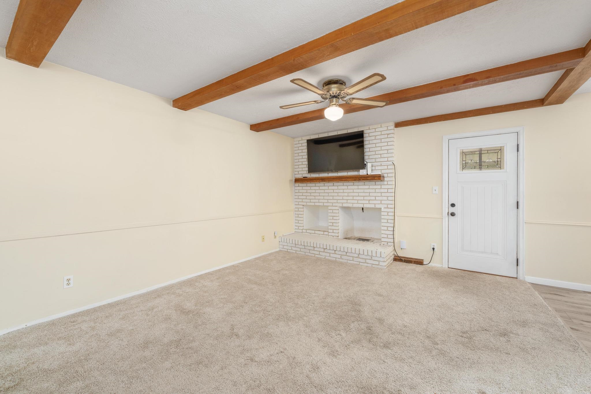 21 Fleetwood Dr Property Photo 7