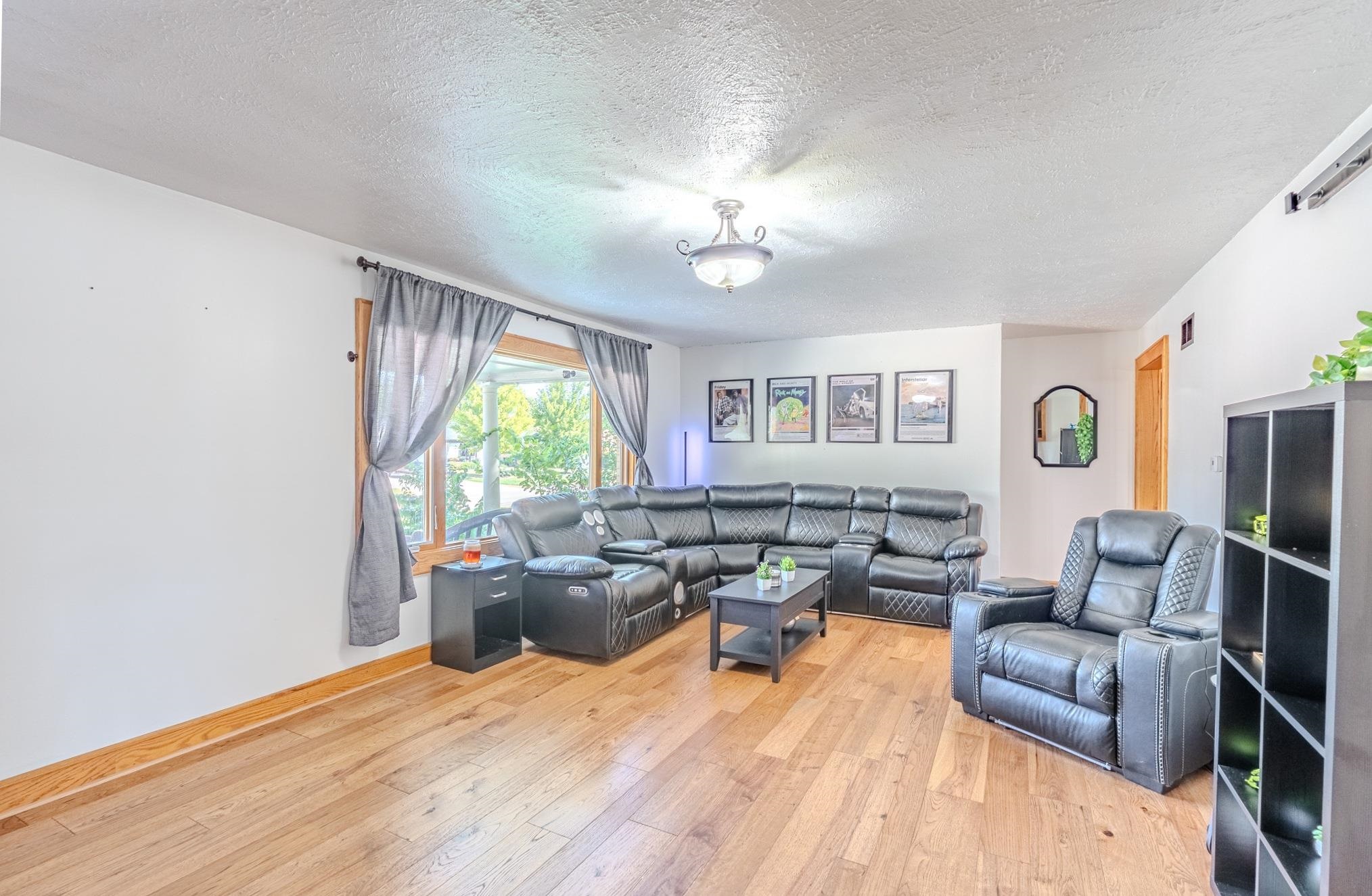 3301 S Walnut Property Photo 4