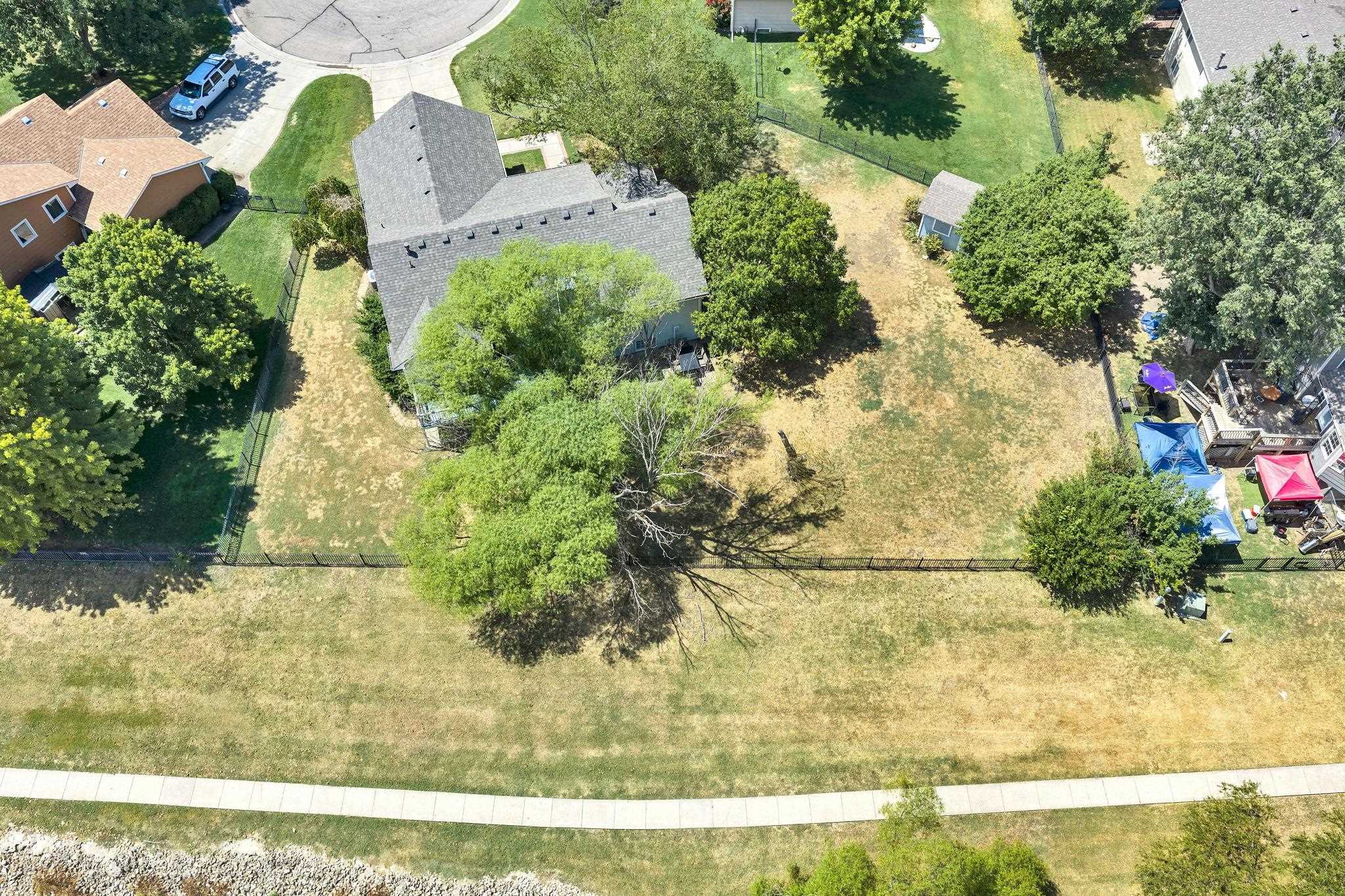 1918 N Covington Property Photo 36
