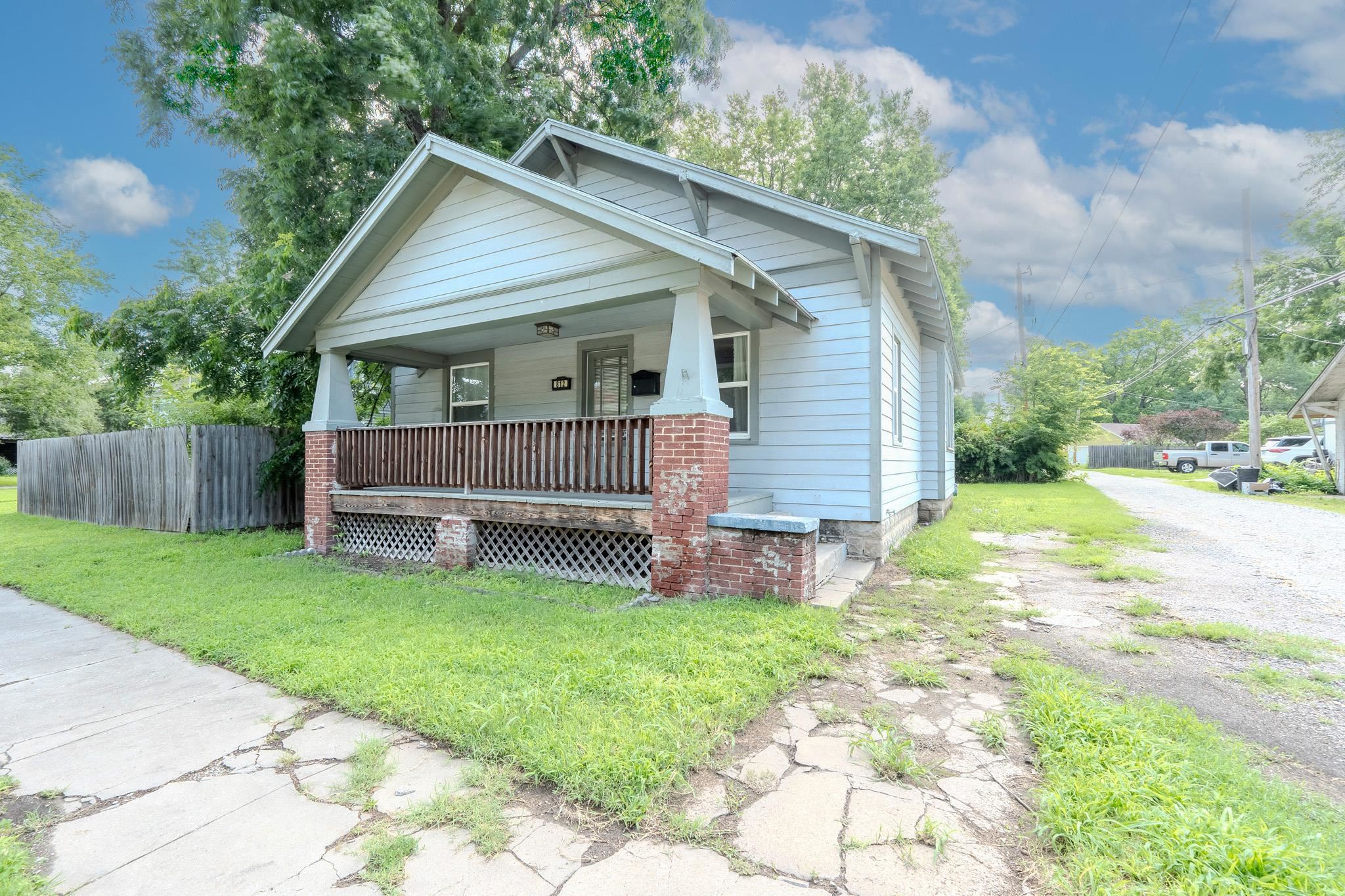 812 Maris St Property Photo 2