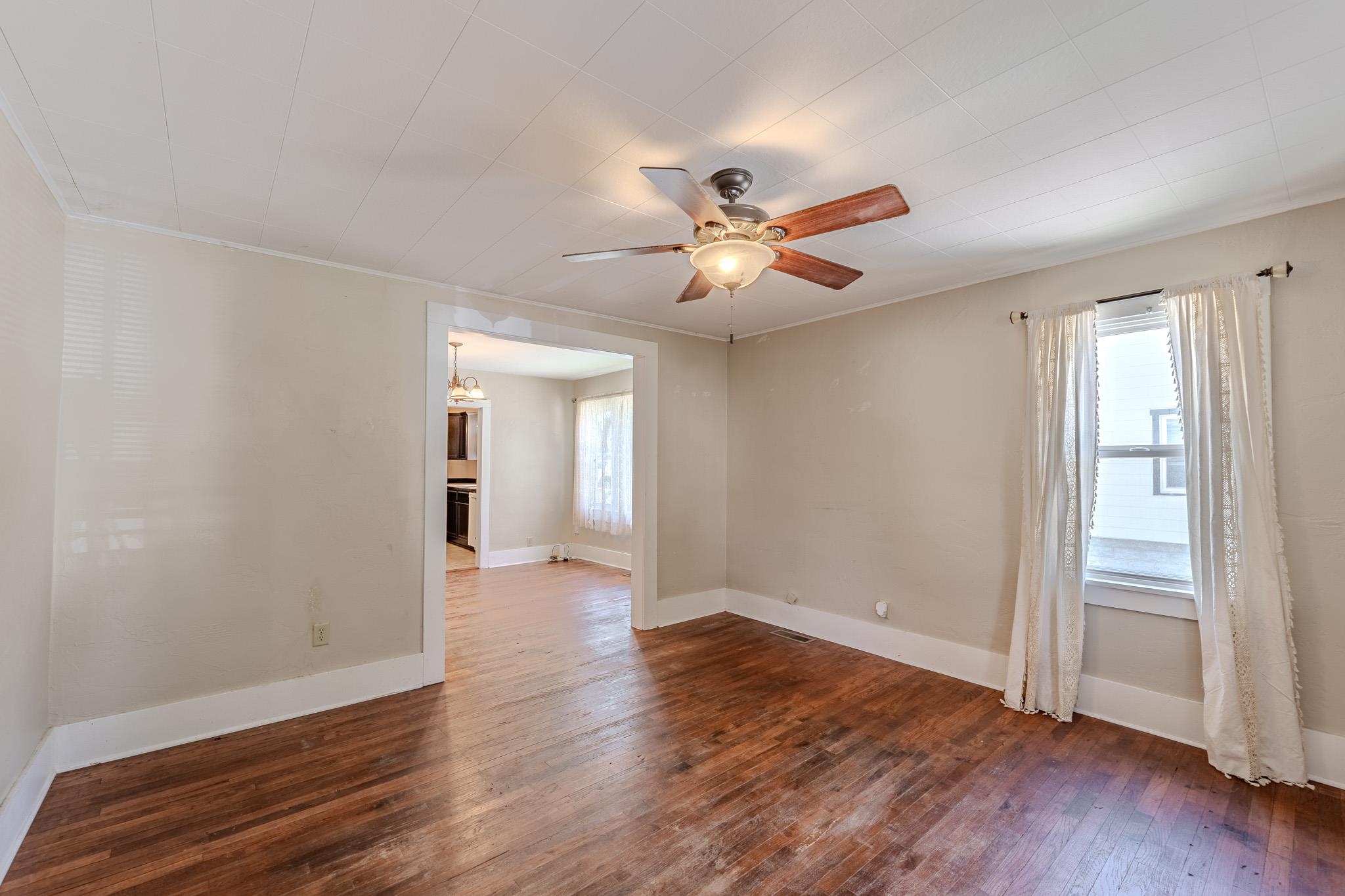 812 Maris St Property Photo 5
