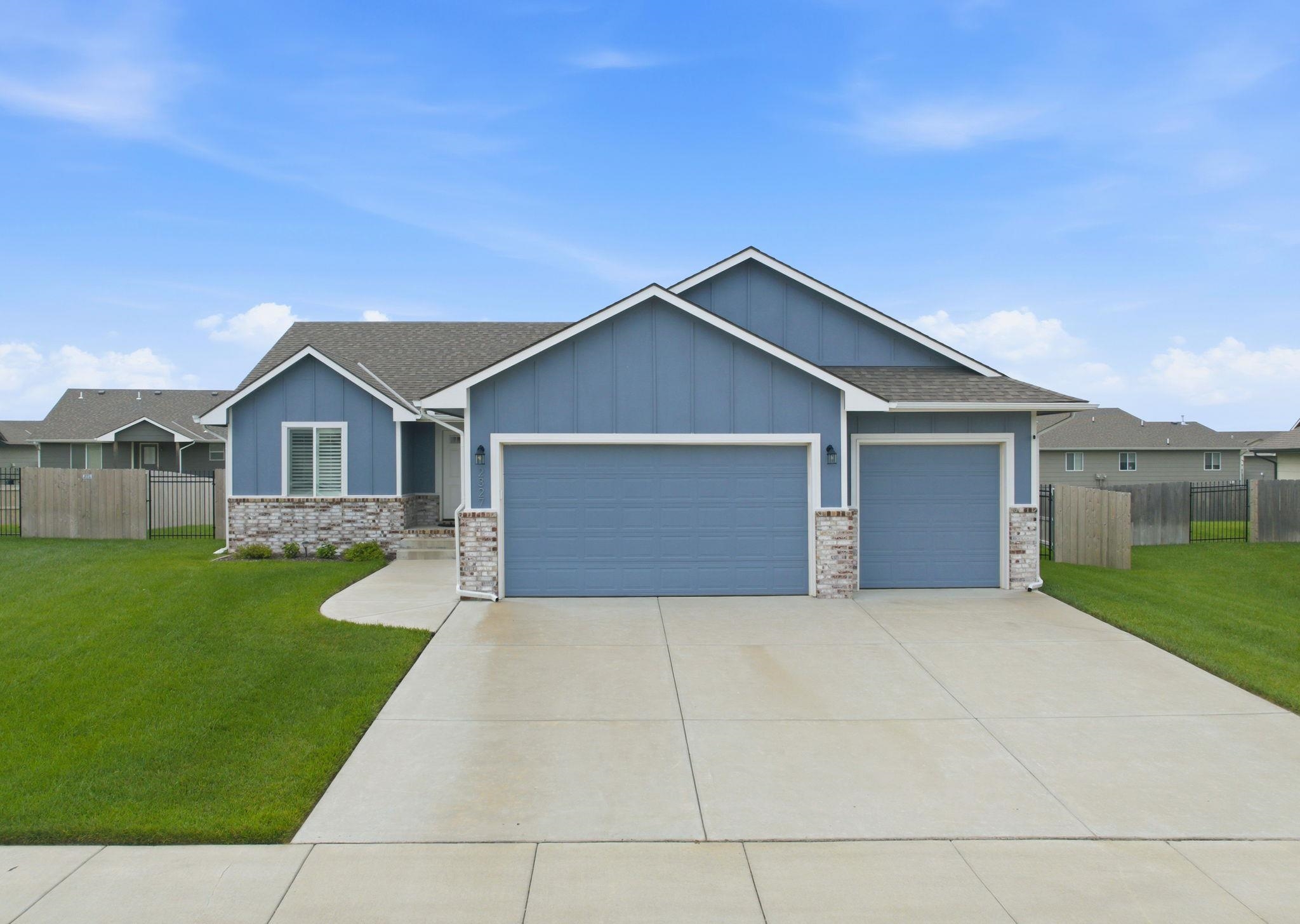 2327 S Chateau Property Photo 1