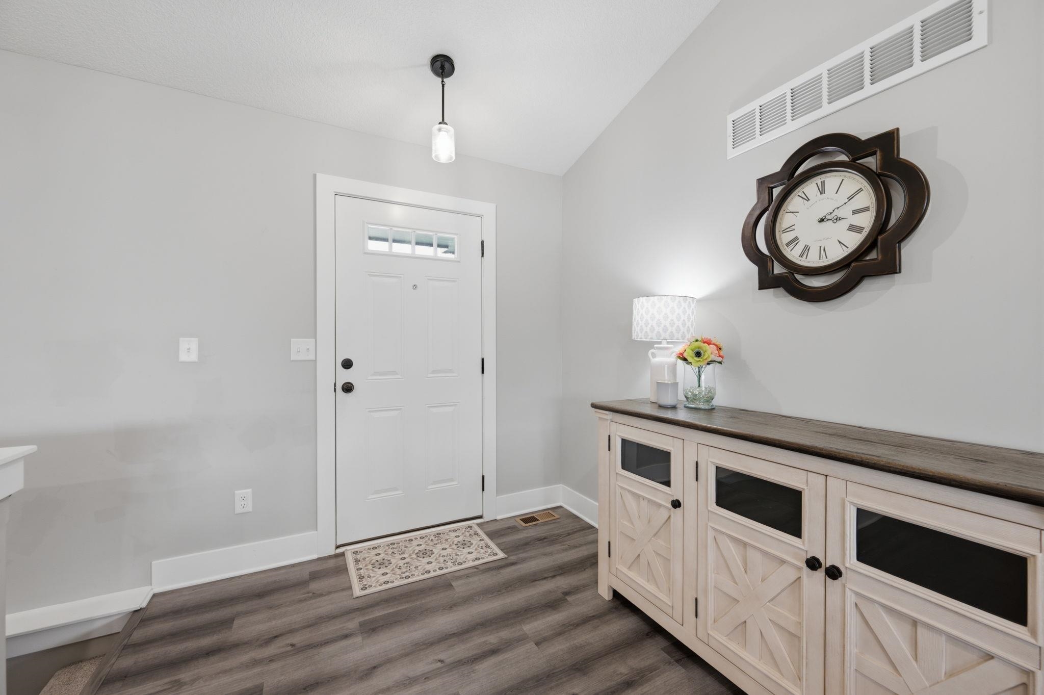 2327 S Chateau Property Photo 3