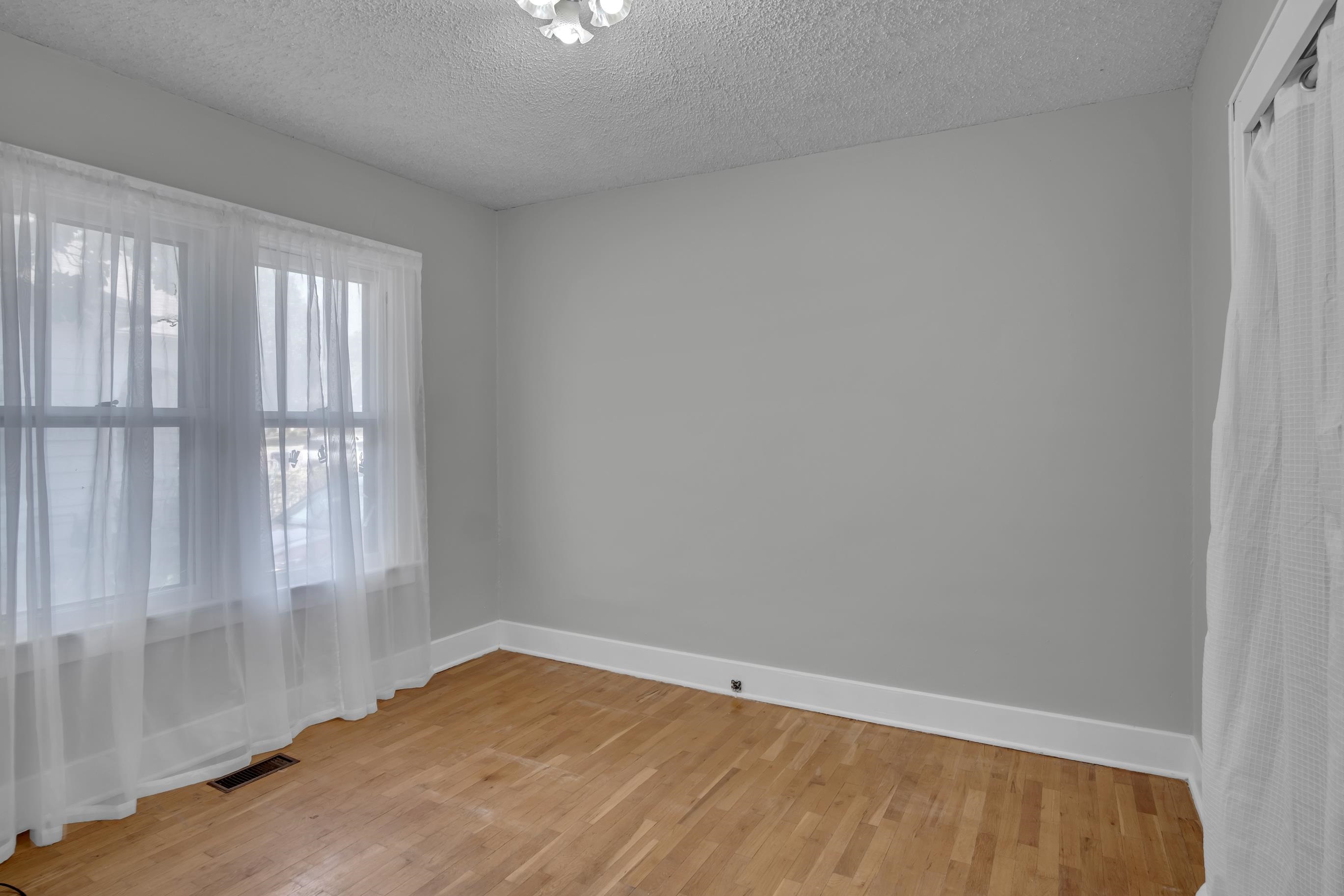625 E 5th Property Photo 17