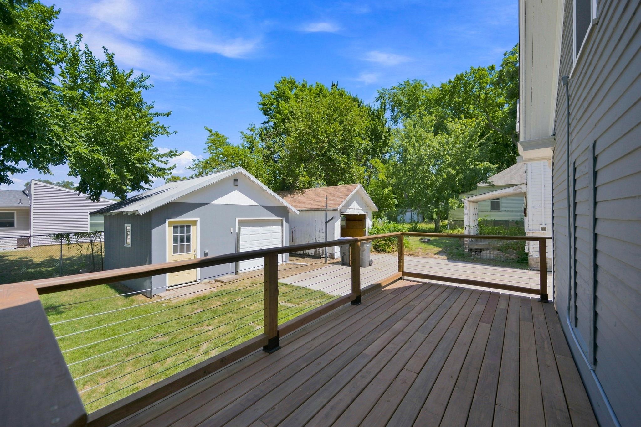 520 Lakeside Property Photo 3
