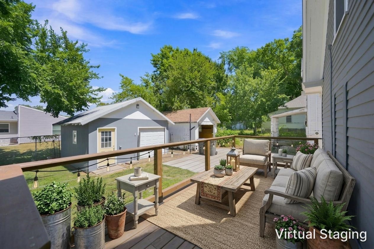520 Lakeside Property Photo 4