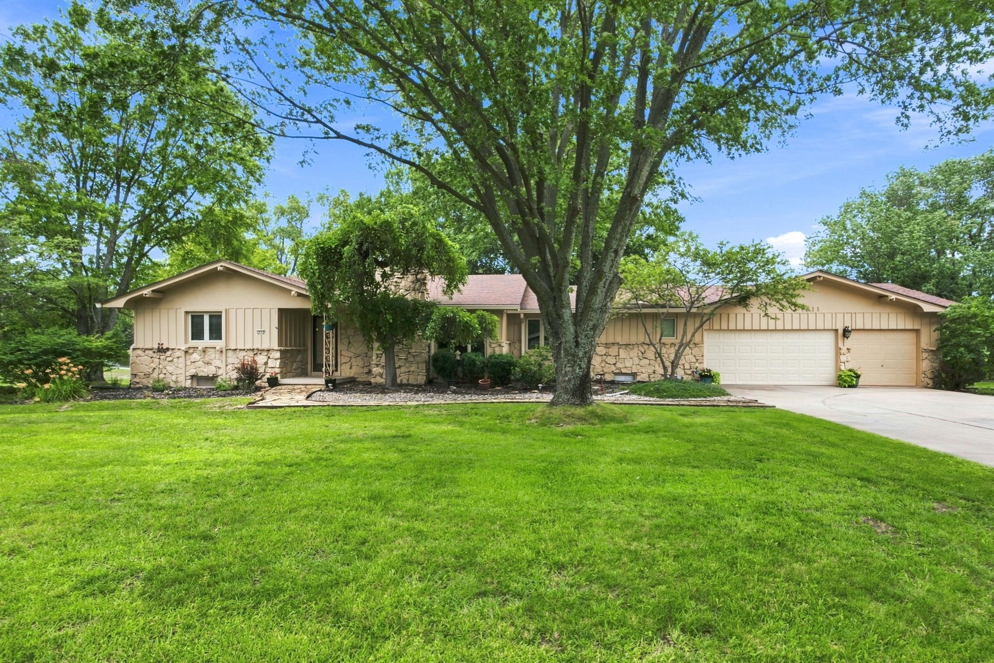 1511 S Phyllis Ln Property Photo 6