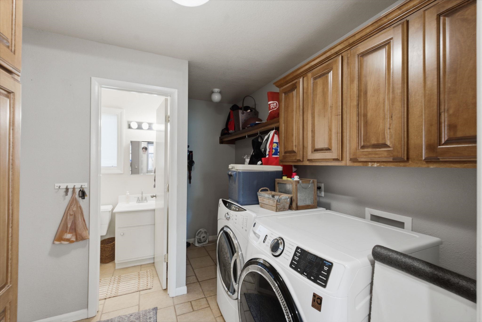 1511 S Phyllis Ln Property Photo 17