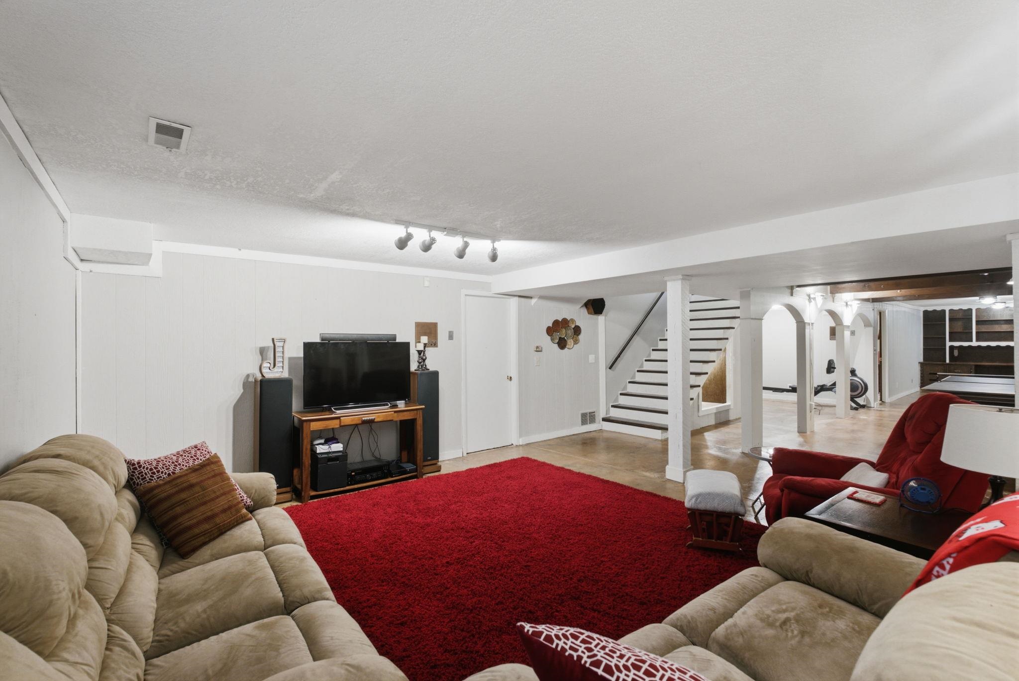 1511 S Phyllis Ln Property Photo 24