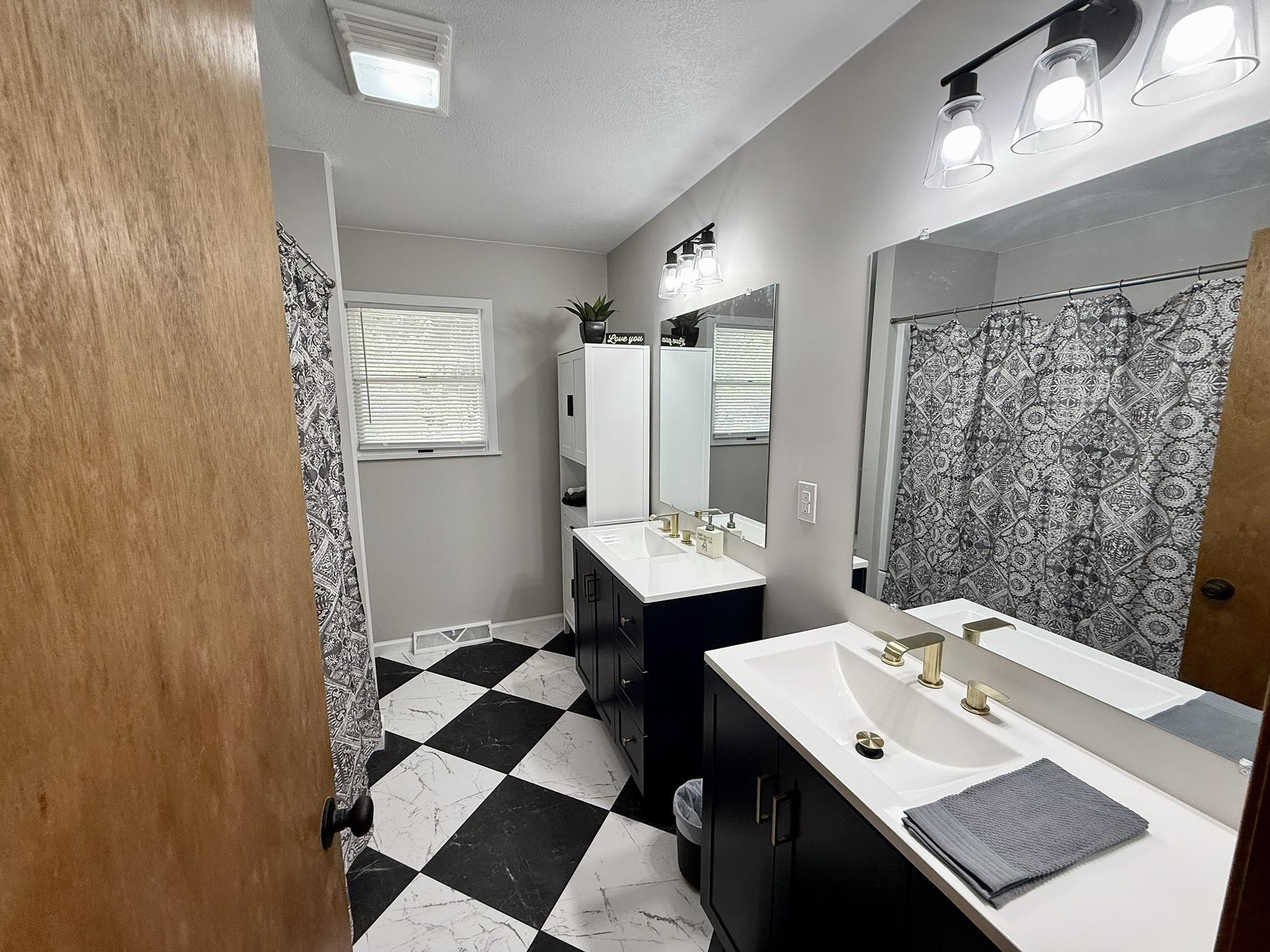 4 Regal Crescent Property Photo 5
