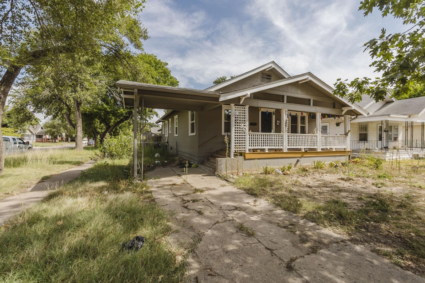 2230 W Douglas Ave Property Photo 3