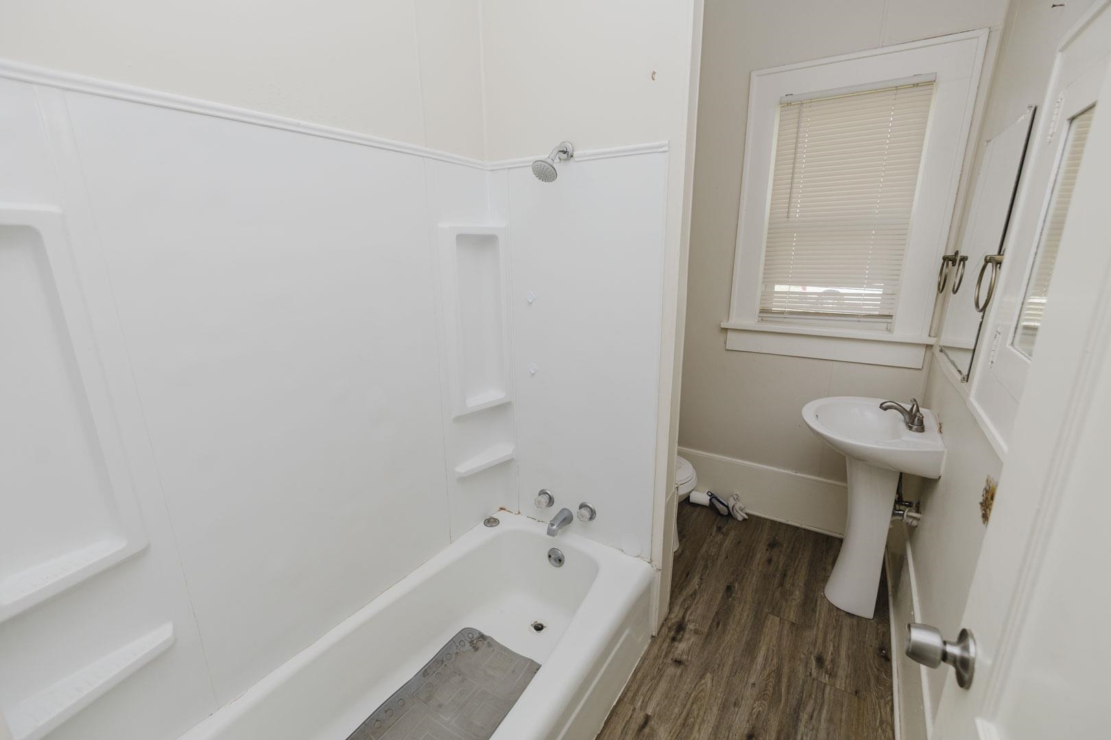 2230 W Douglas Ave Property Photo 15