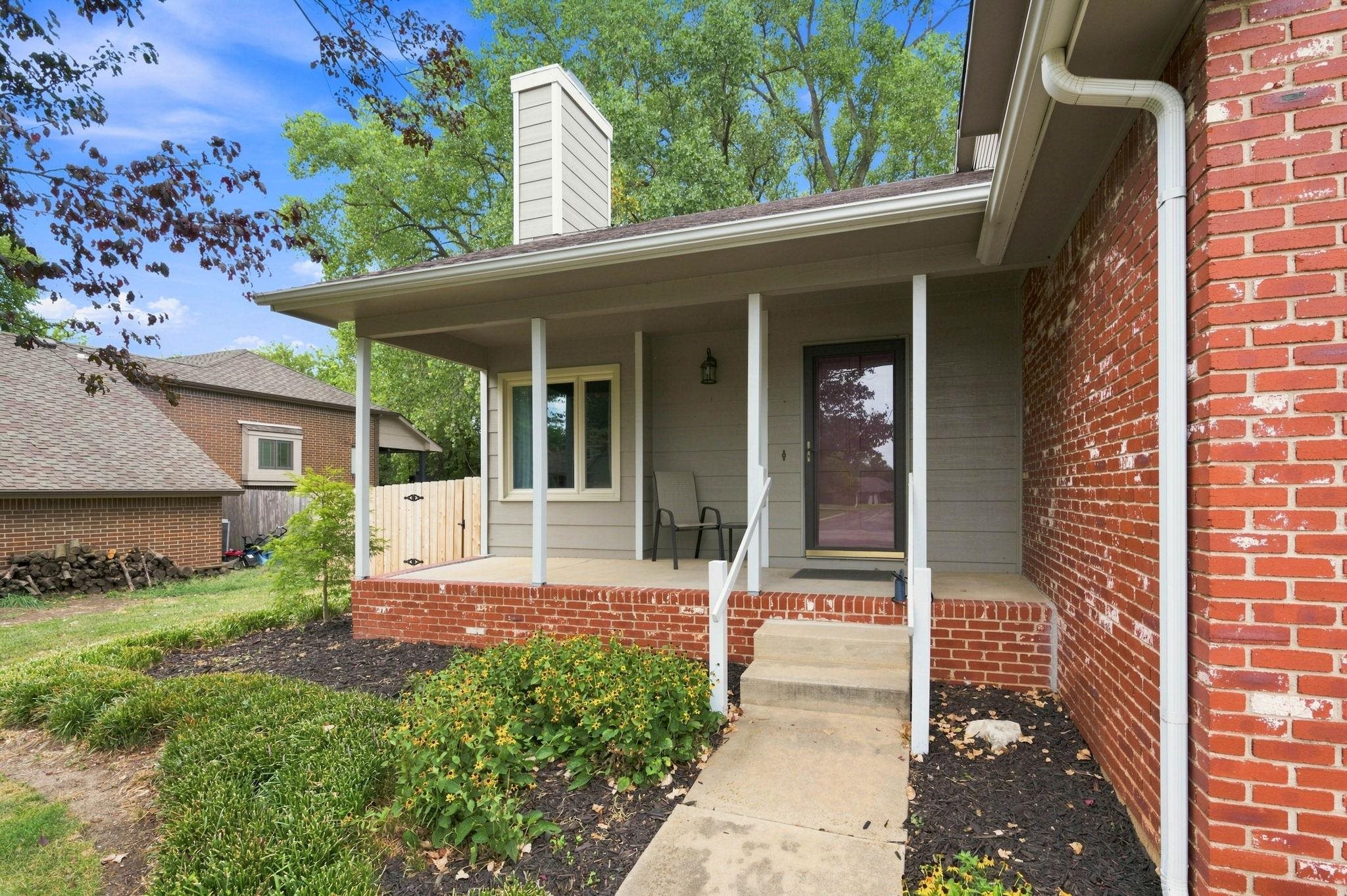 1515 S Spring Hollow Cir Property Photo 2