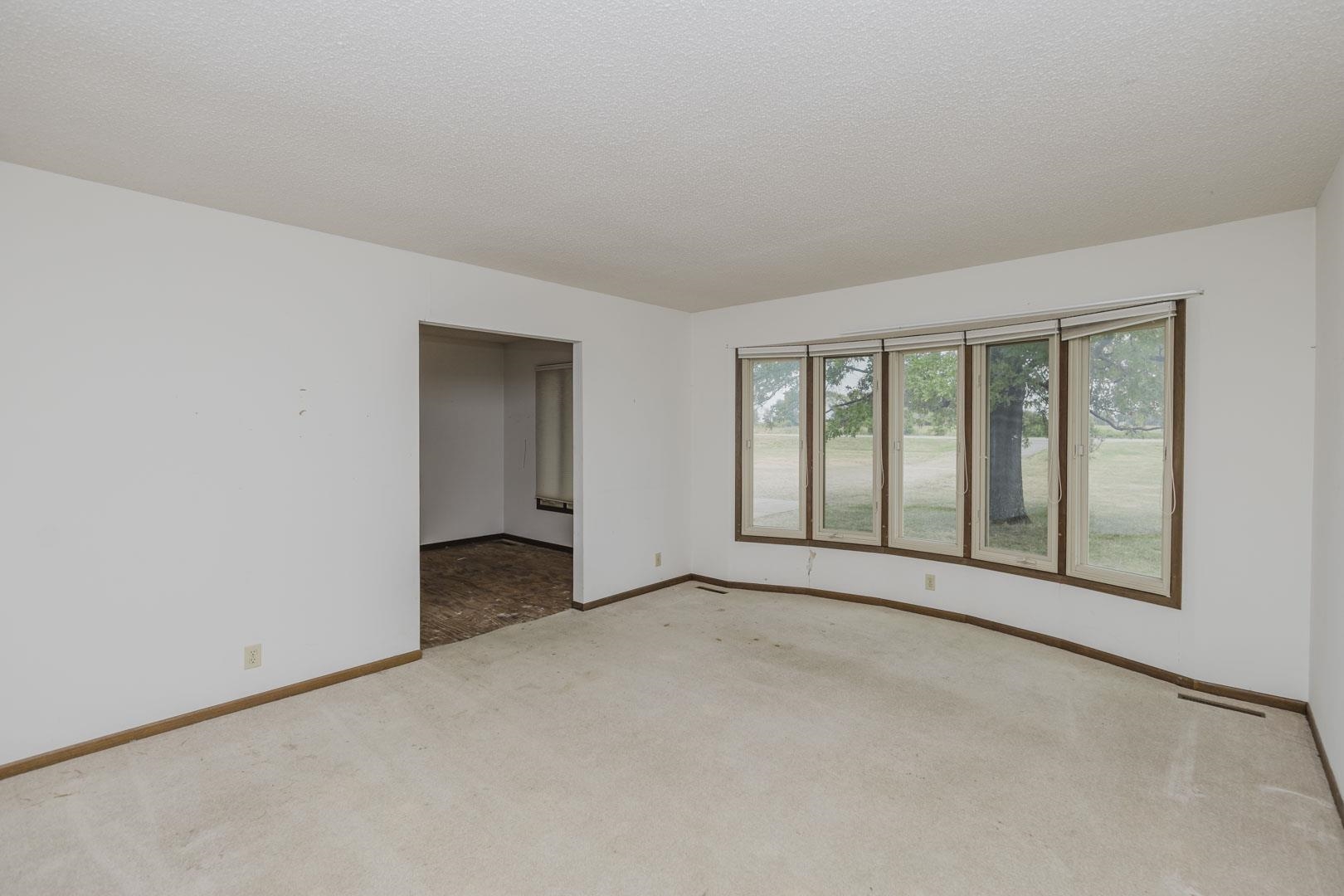 2929 S Greenwich Property Photo 4