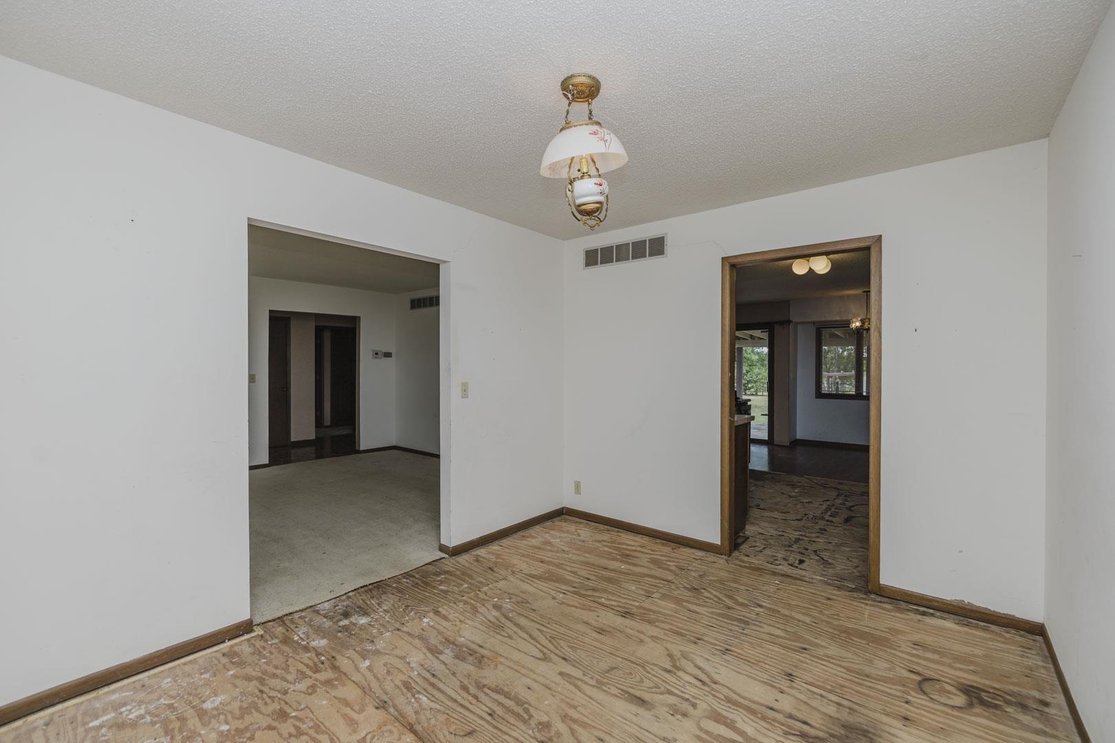 2929 S Greenwich Property Photo 5