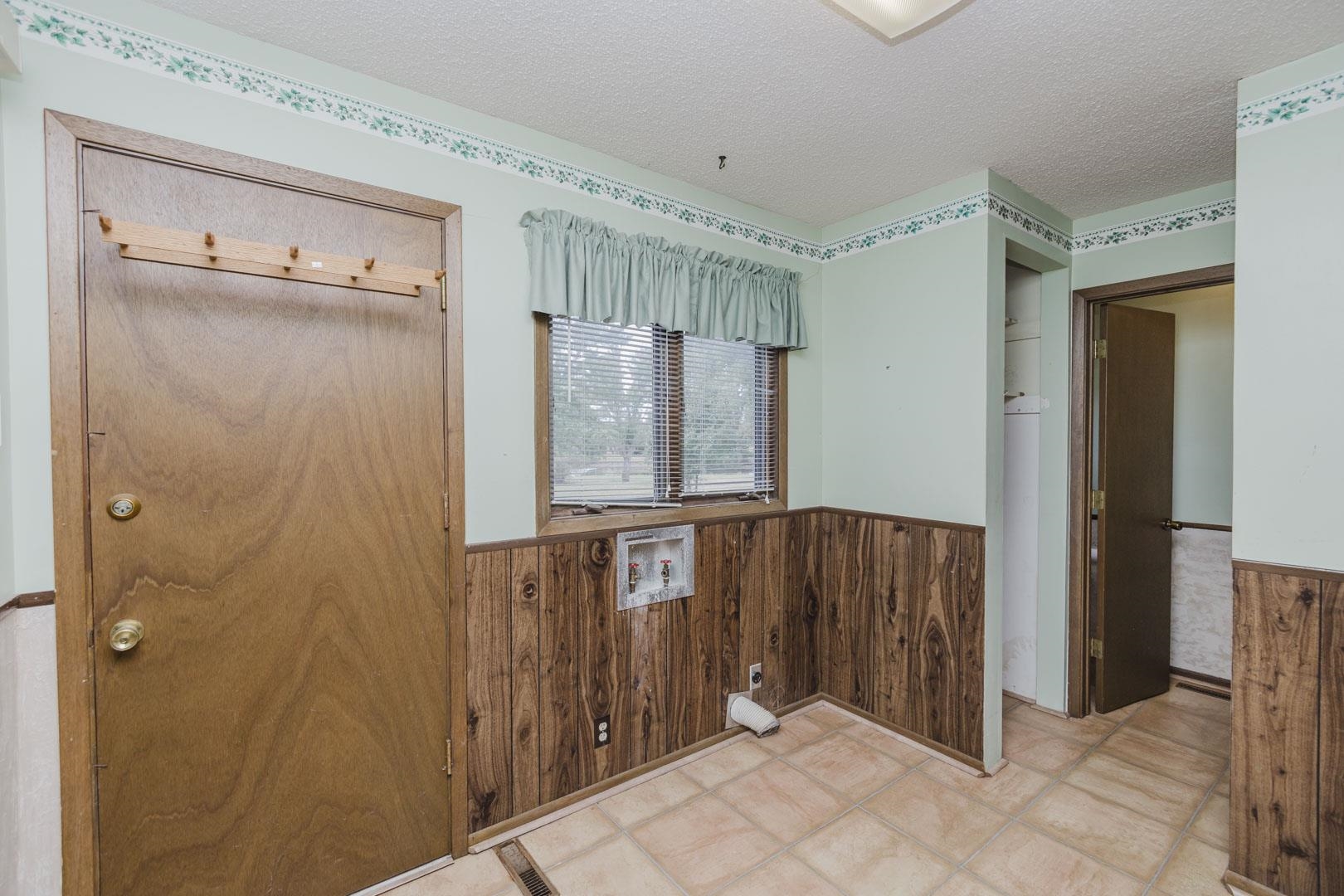 2929 S Greenwich Property Photo 9