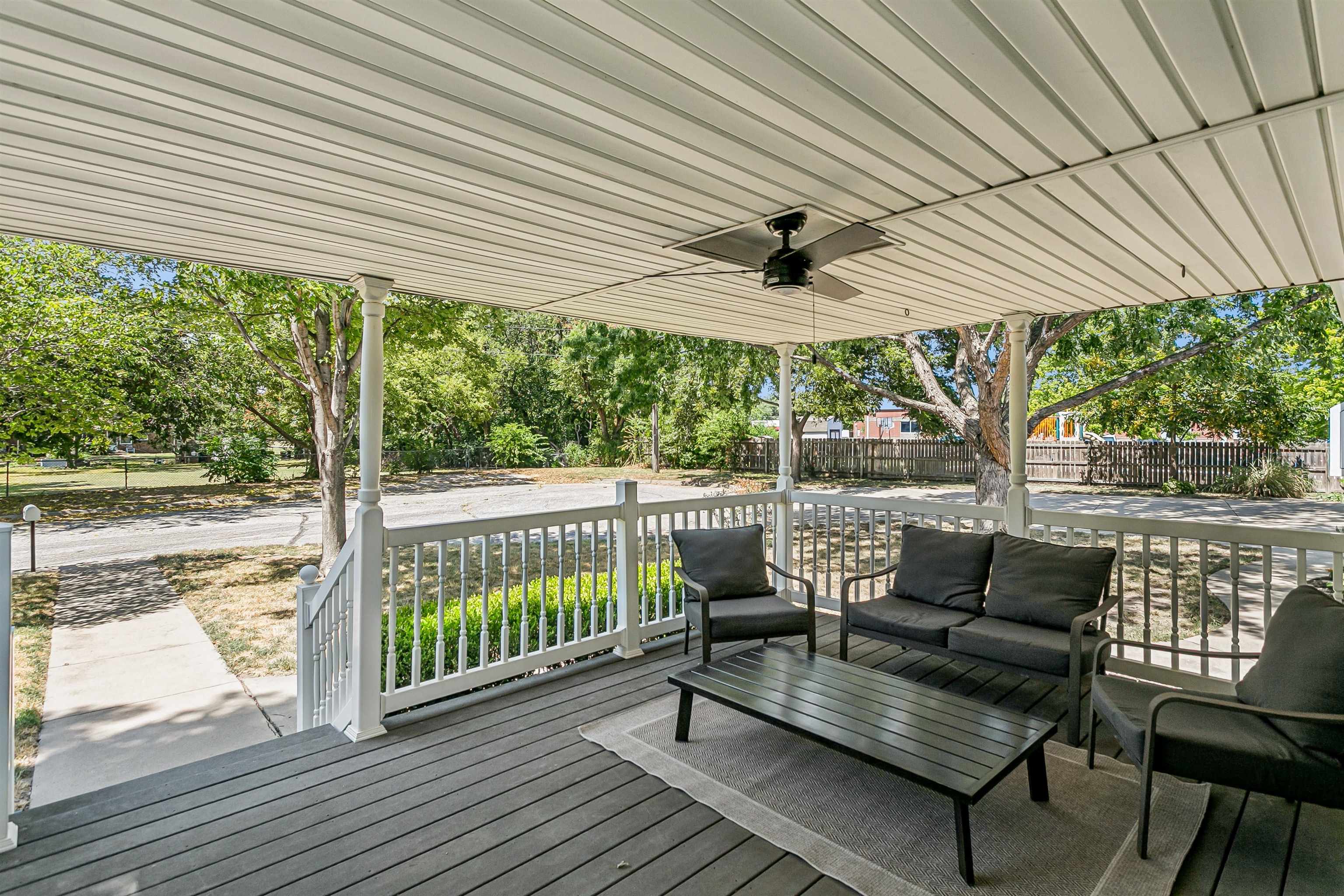 1320 N Mount Carmel Cir Property Photo 4