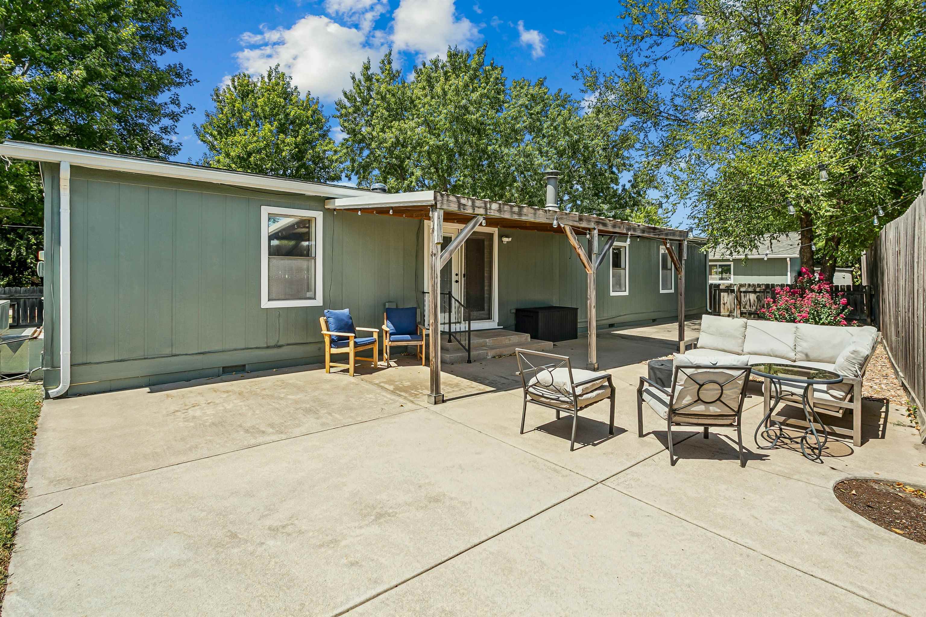 1320 N Mount Carmel Cir Property Photo 6
