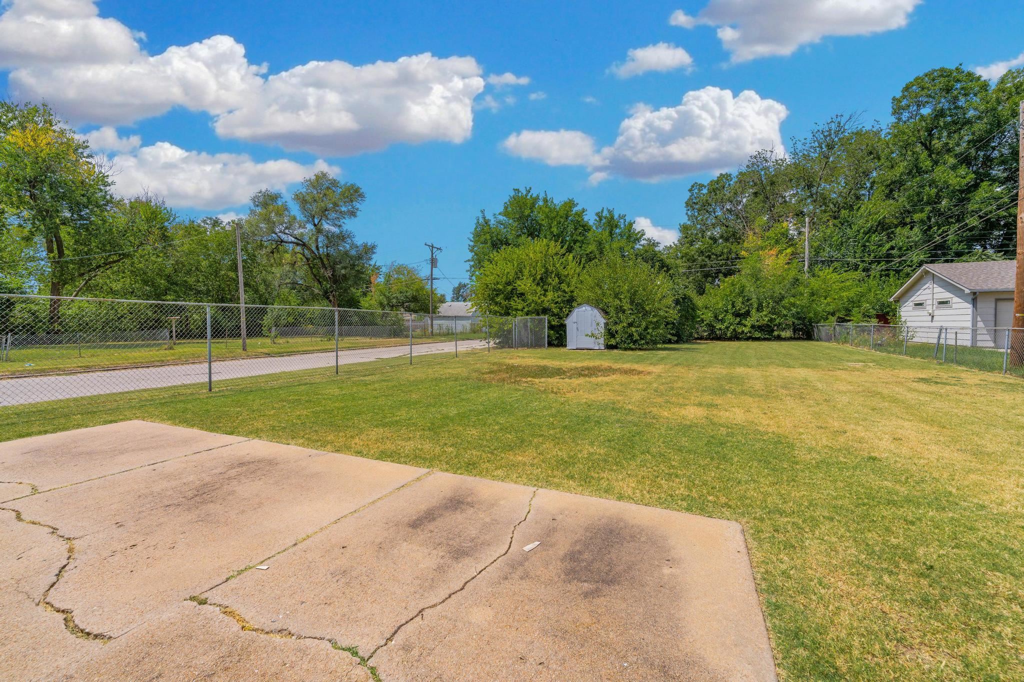 2501 N Piatt Ave Property Photo 22