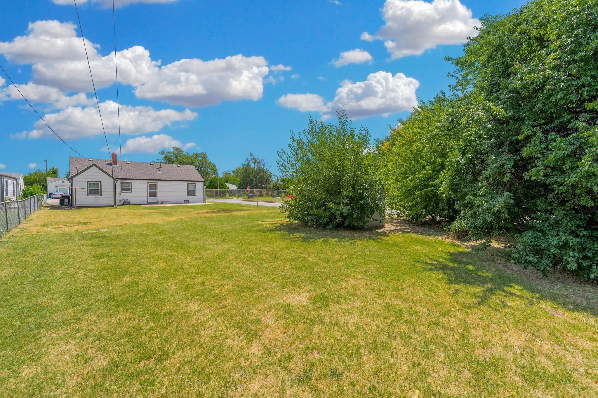 2501 N Piatt Ave Property Photo 23