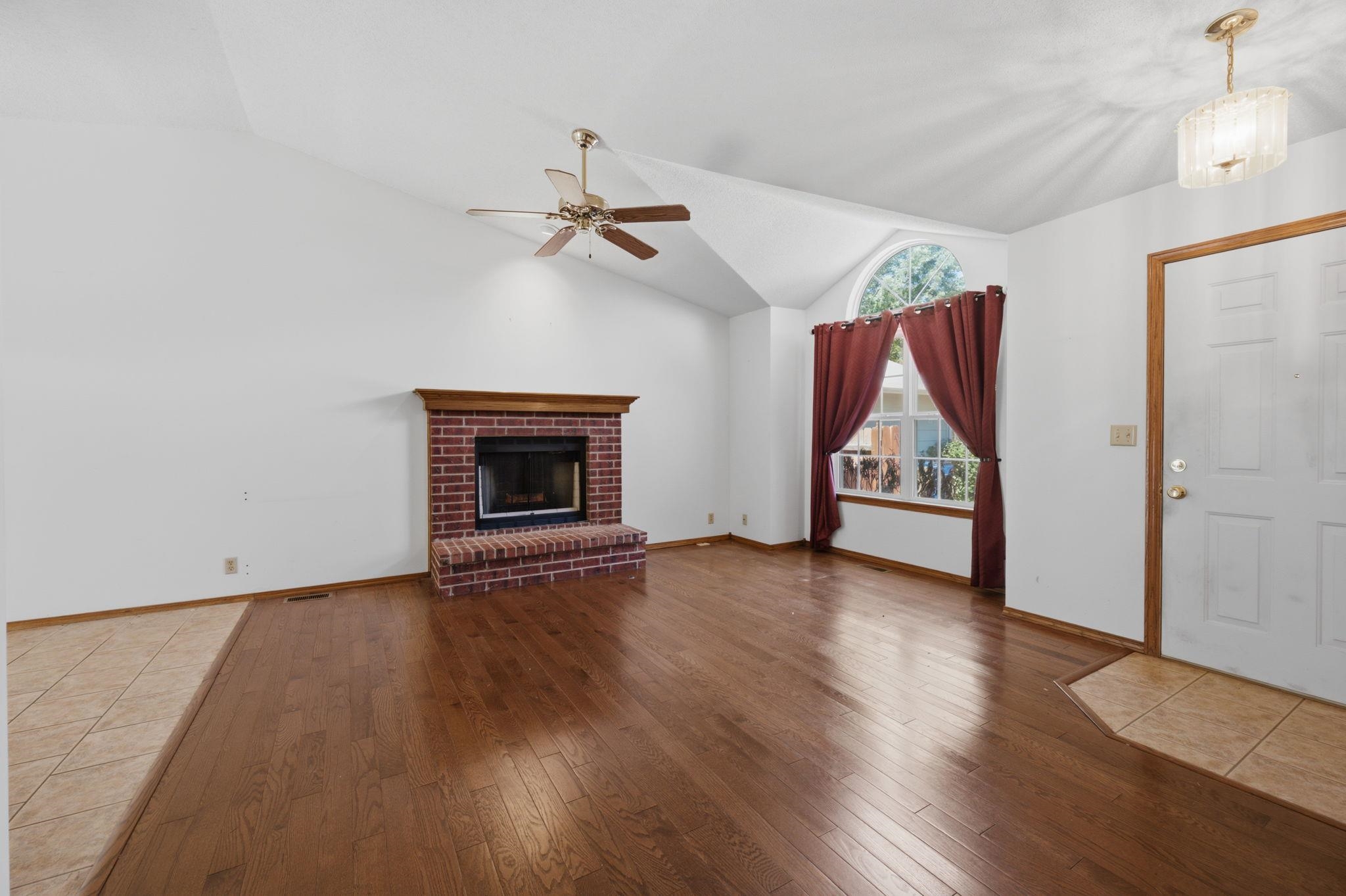 227 W Rosewood Ln Property Photo 6