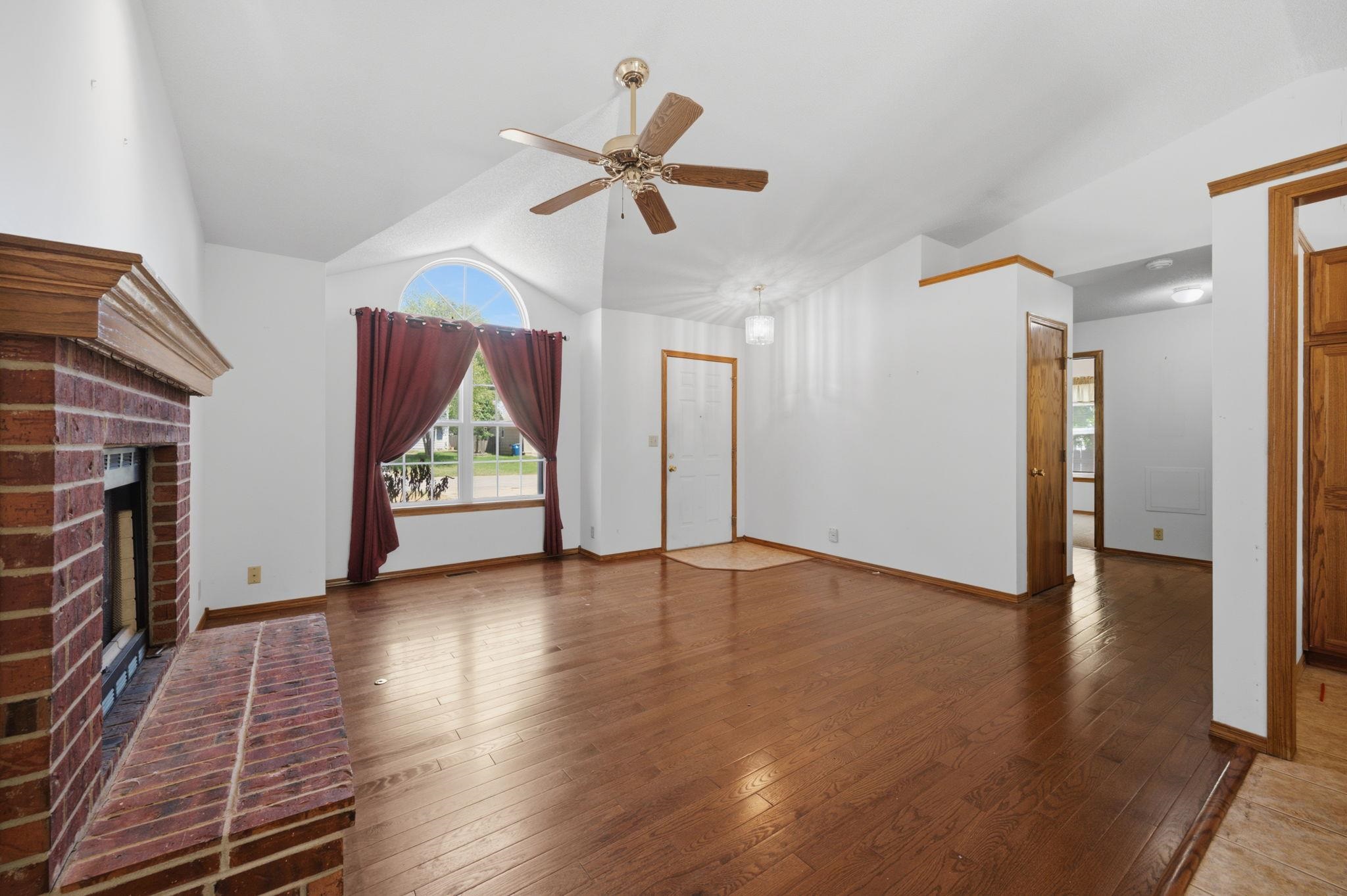 227 W Rosewood Ln Property Photo 8