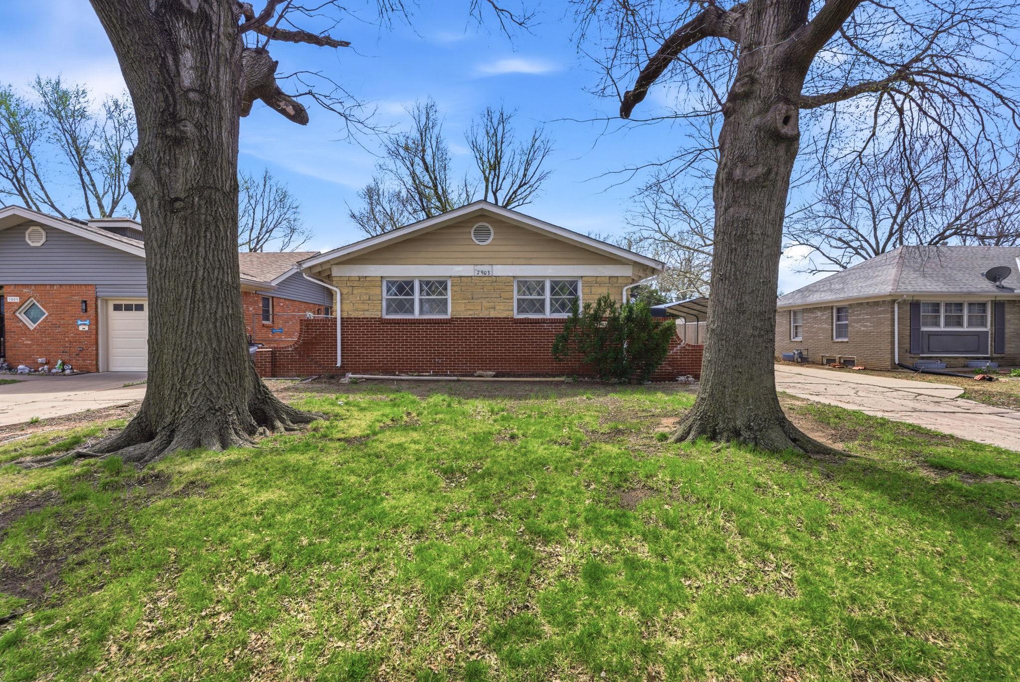 7903 E Indianapolis Street Property Photo 3