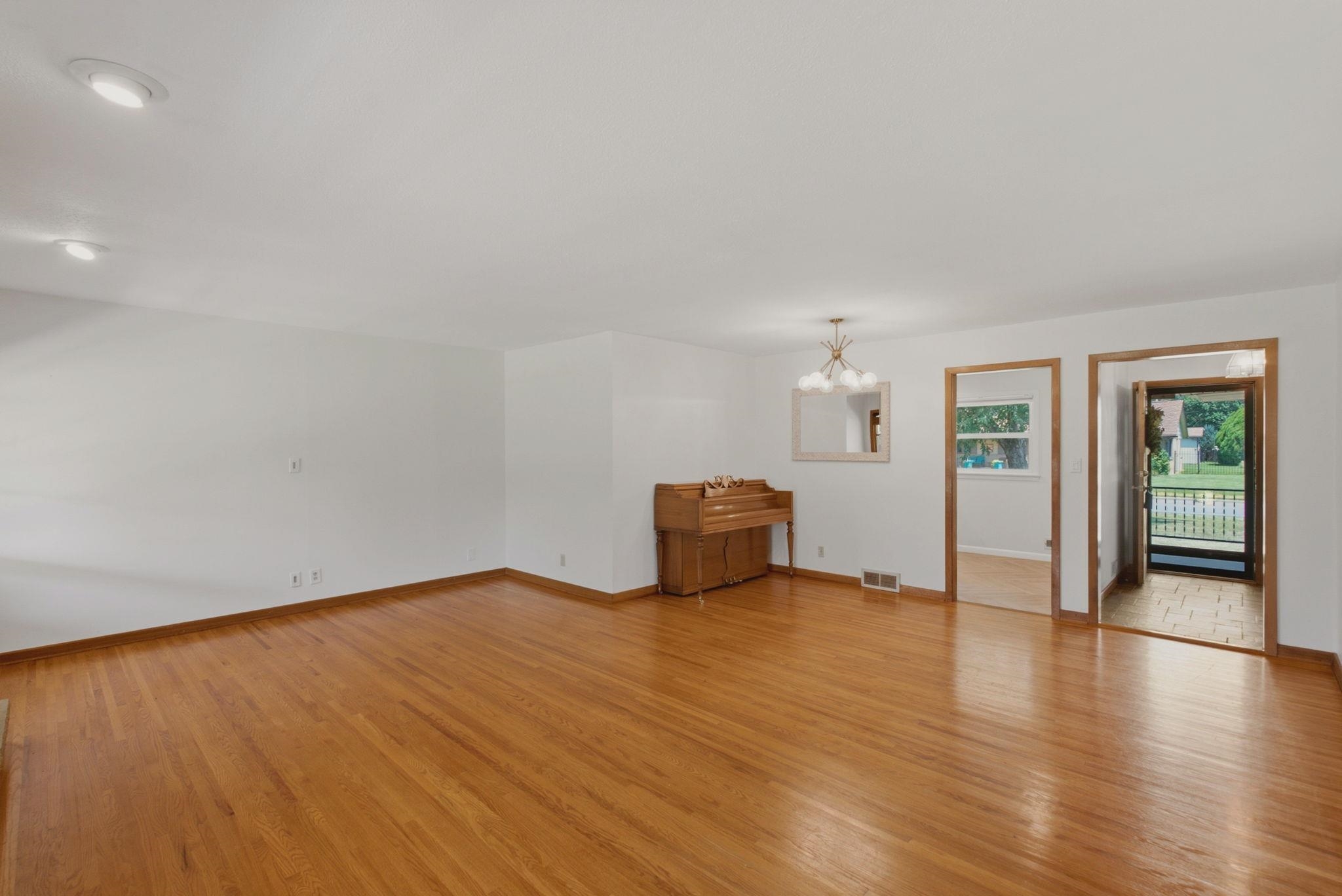 1633 N Charles St Property Photo 9