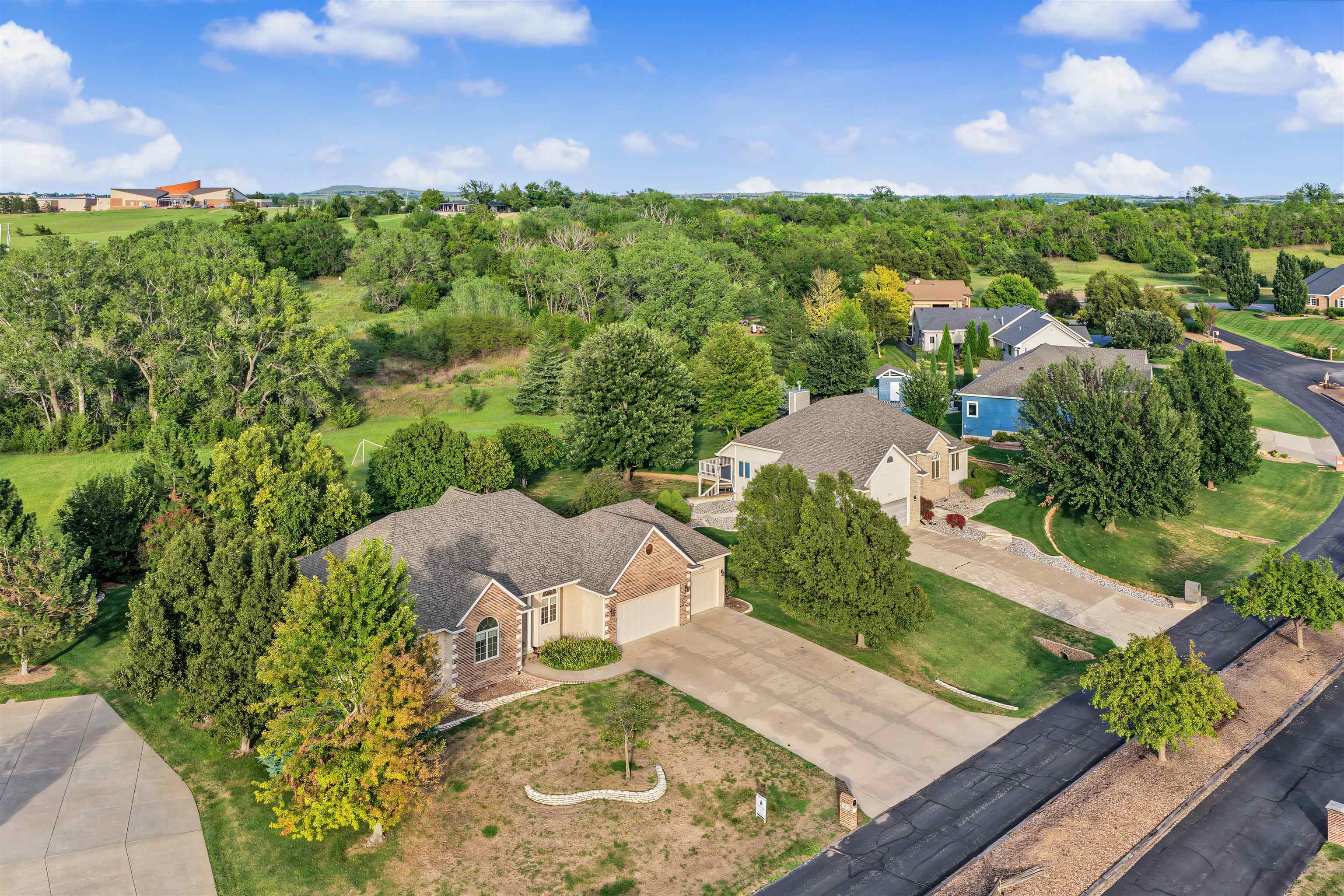 2475 Saint Andrews Ln Property Photo 2