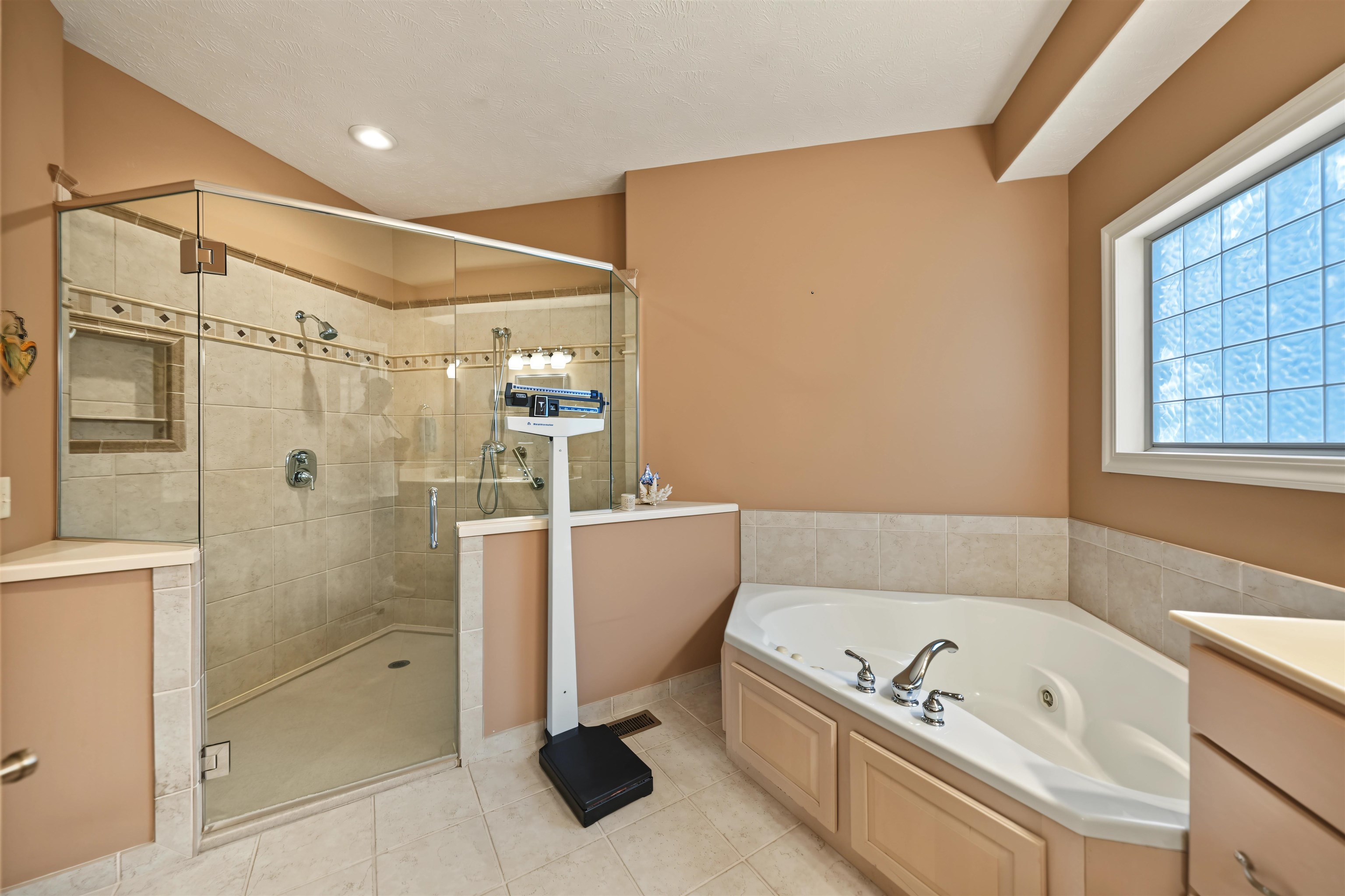 2475 Saint Andrews Ln Property Photo 20