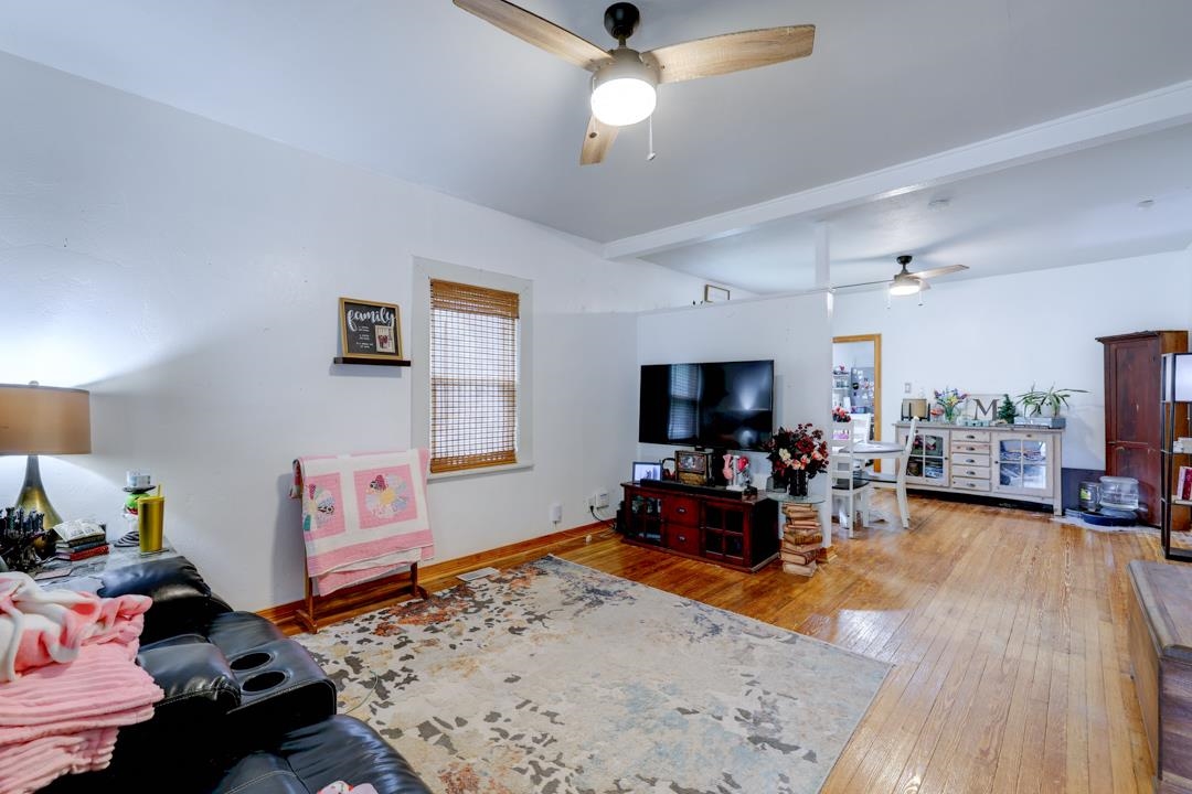 1302 Hackney Property Photo 3