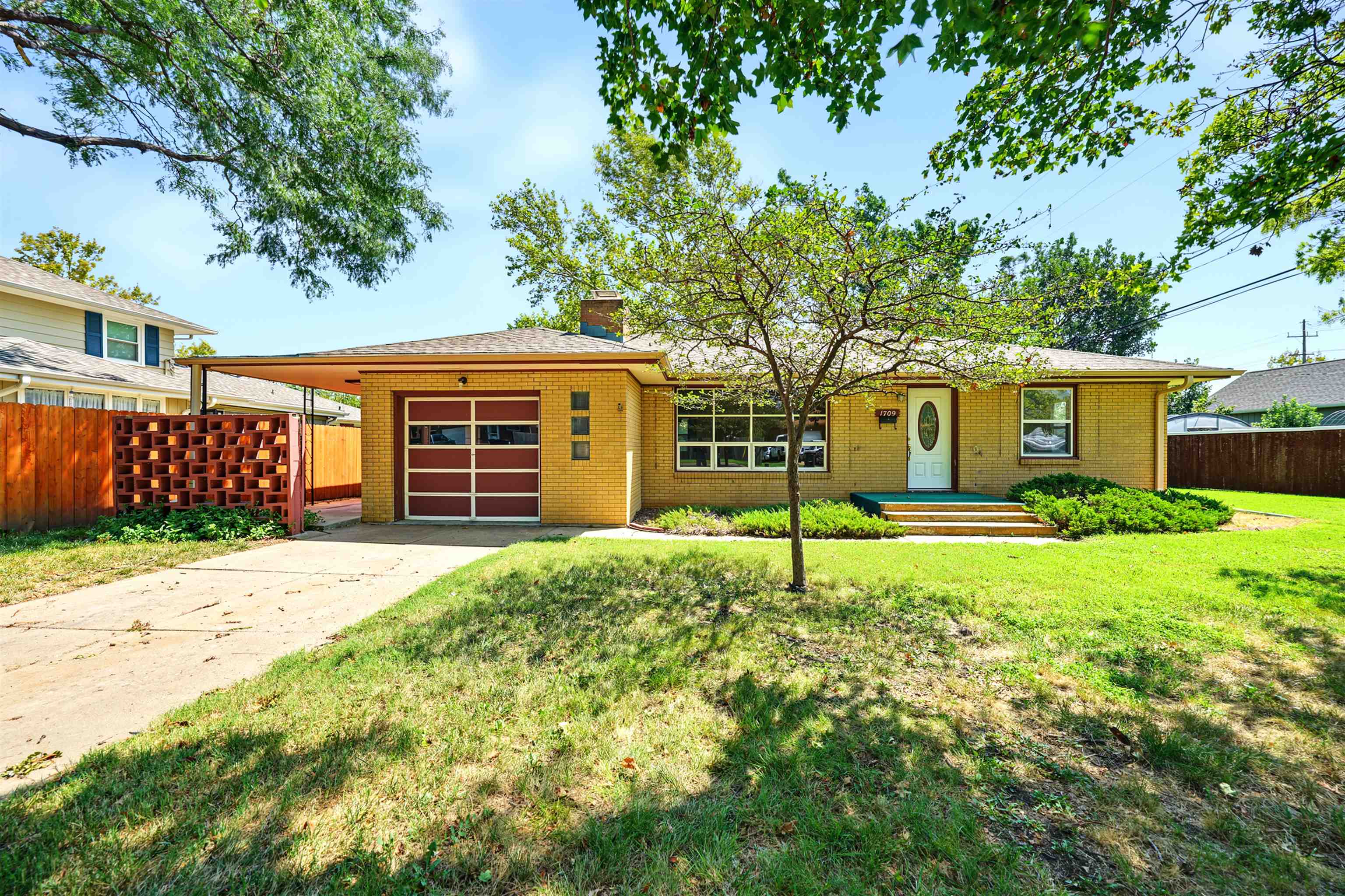1709 Lewis St Property Photo 1